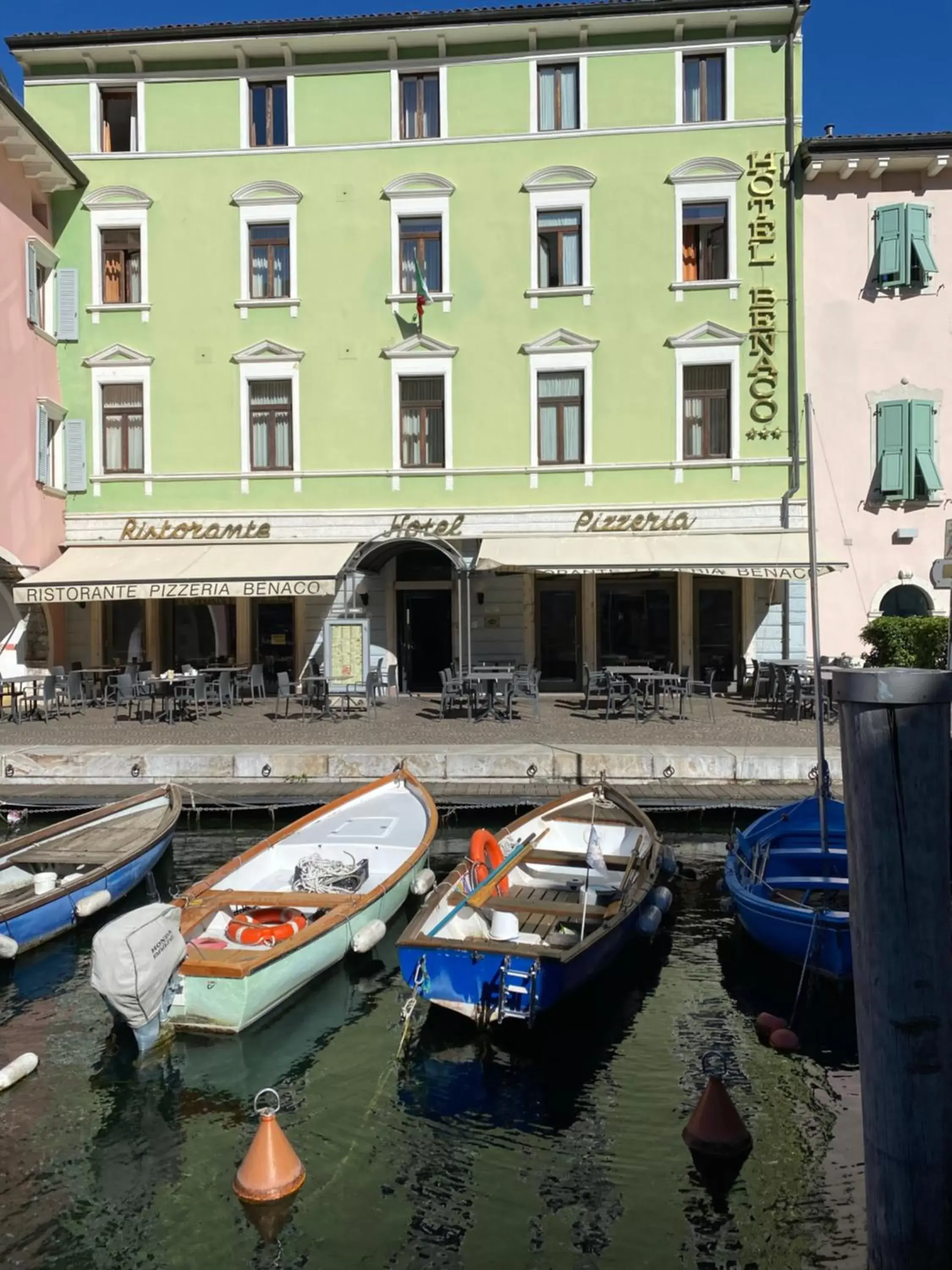 Facade/entrance, Property Building in Hotel Benaco