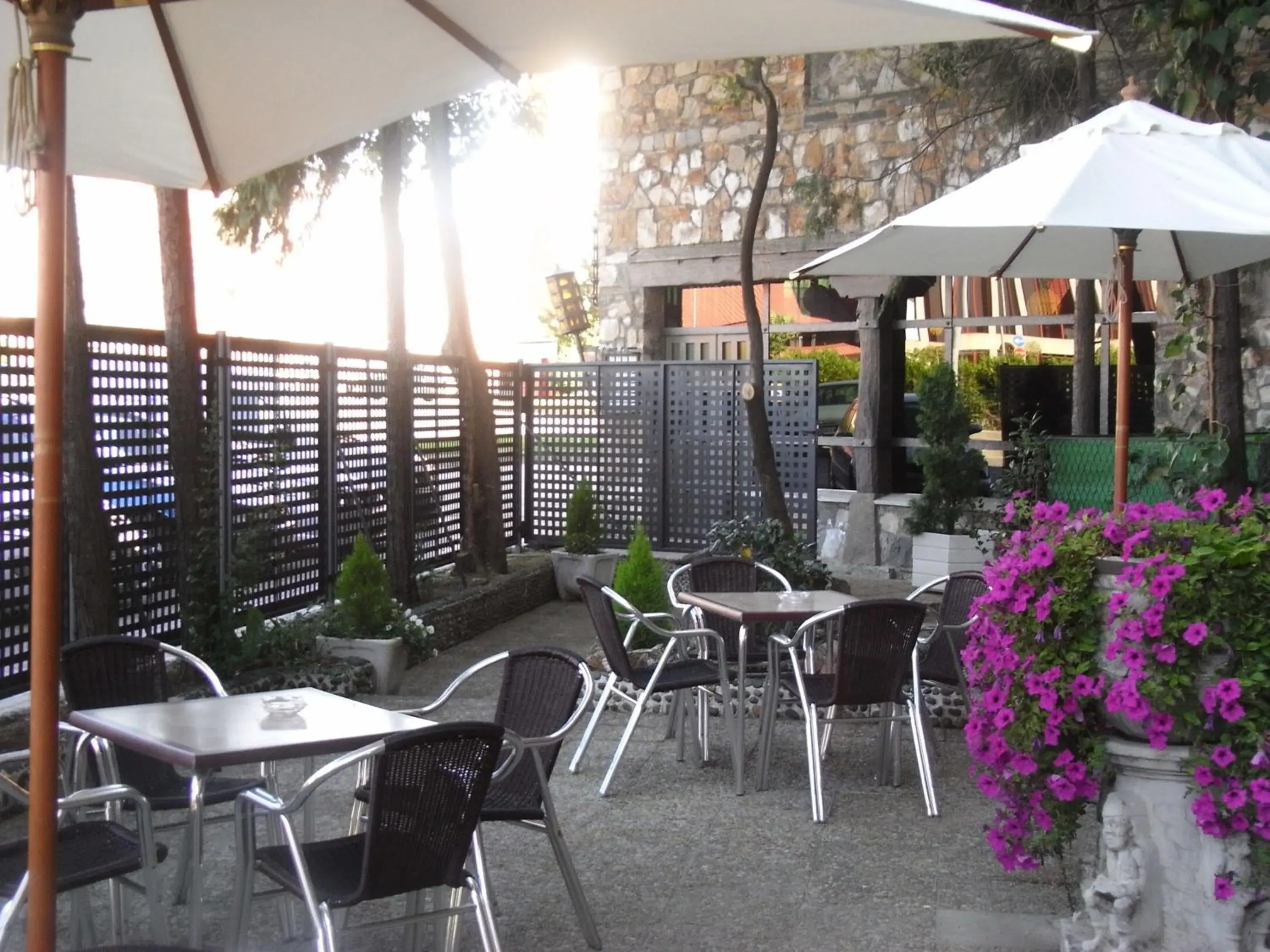 Garden, Restaurant/Places to Eat in Hotel Temple Ponferrada