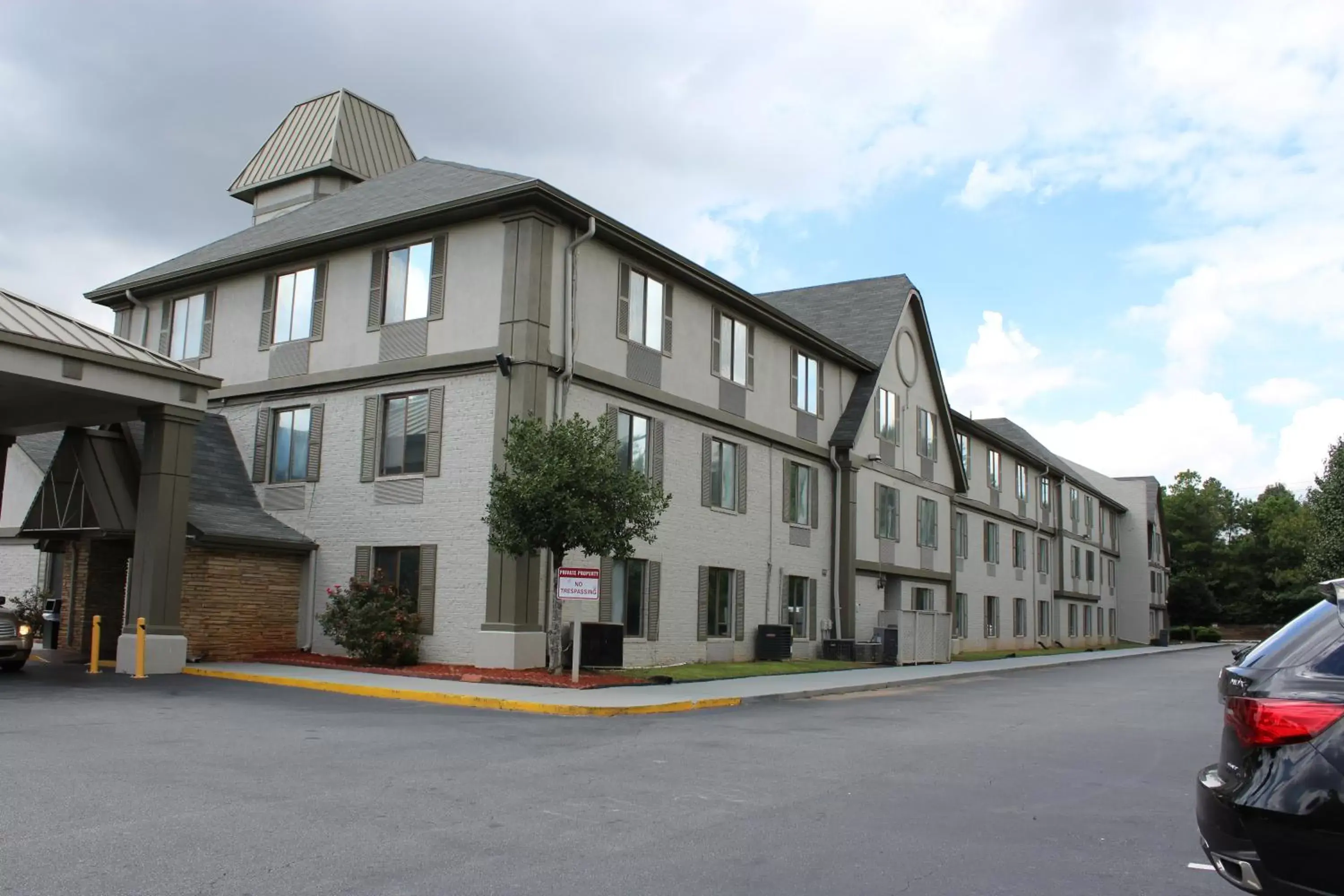 Property building in Araamda Inn Property building in Araamda Inn