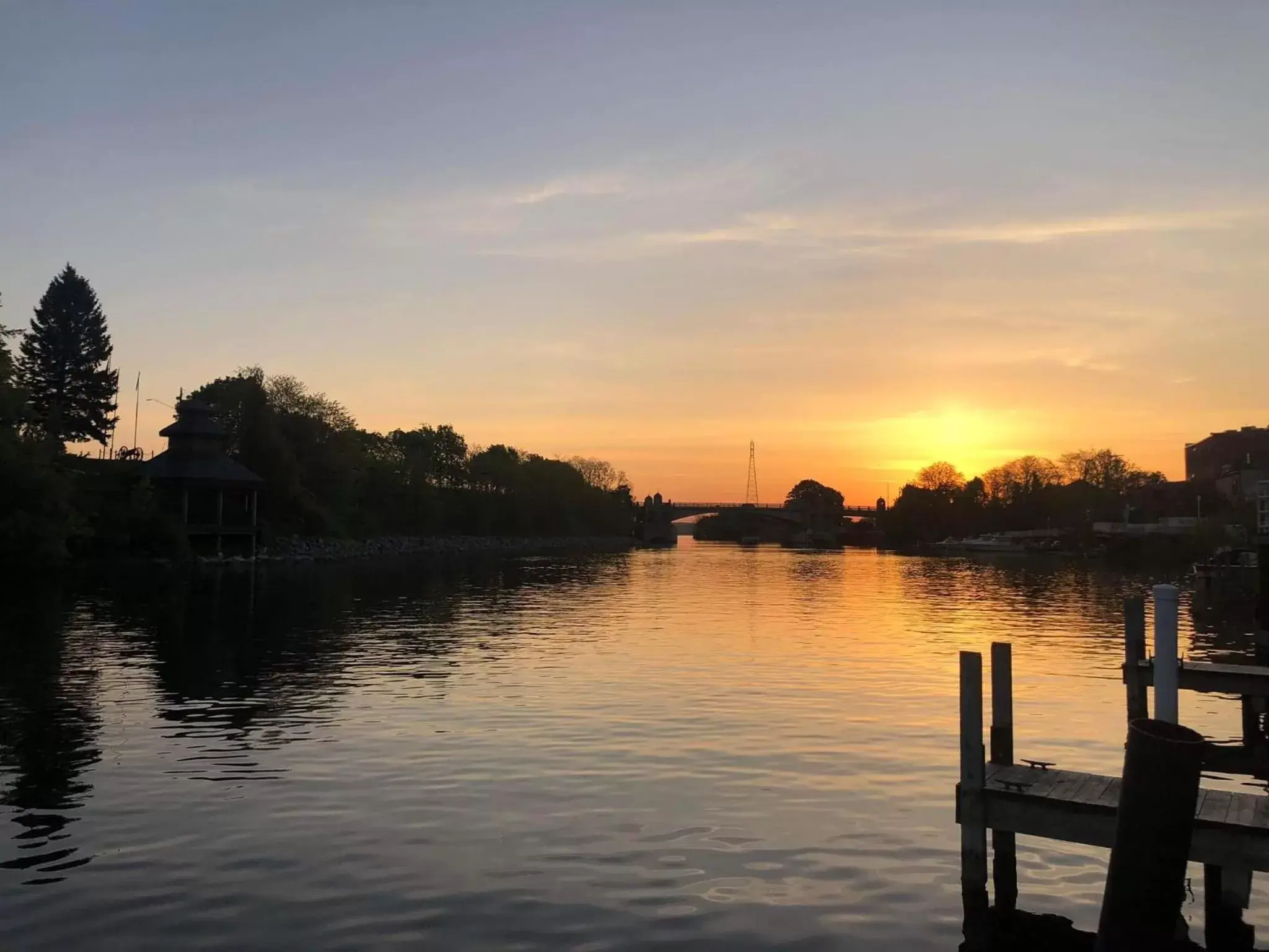 Sunrise in Manistee Inn & Marina