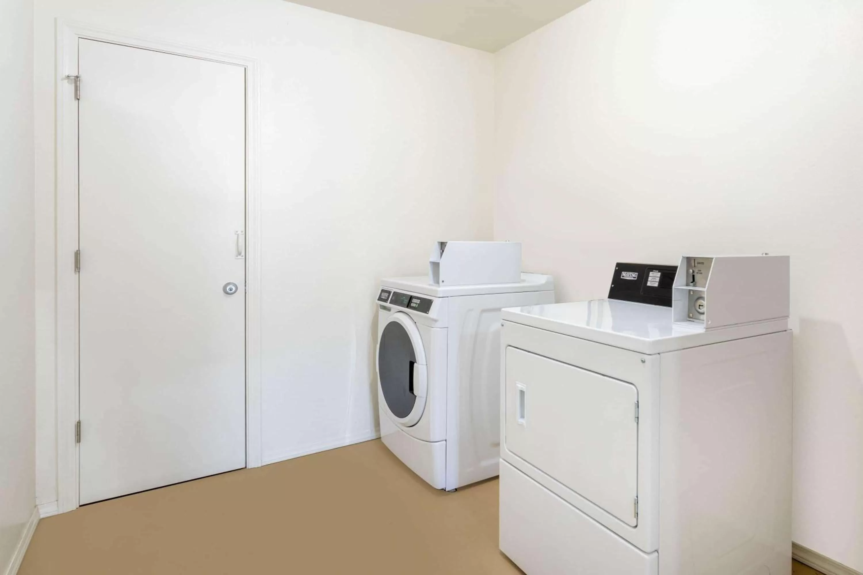 On site, Kitchen/Kitchenette in Days Inn by Wyndham Durango