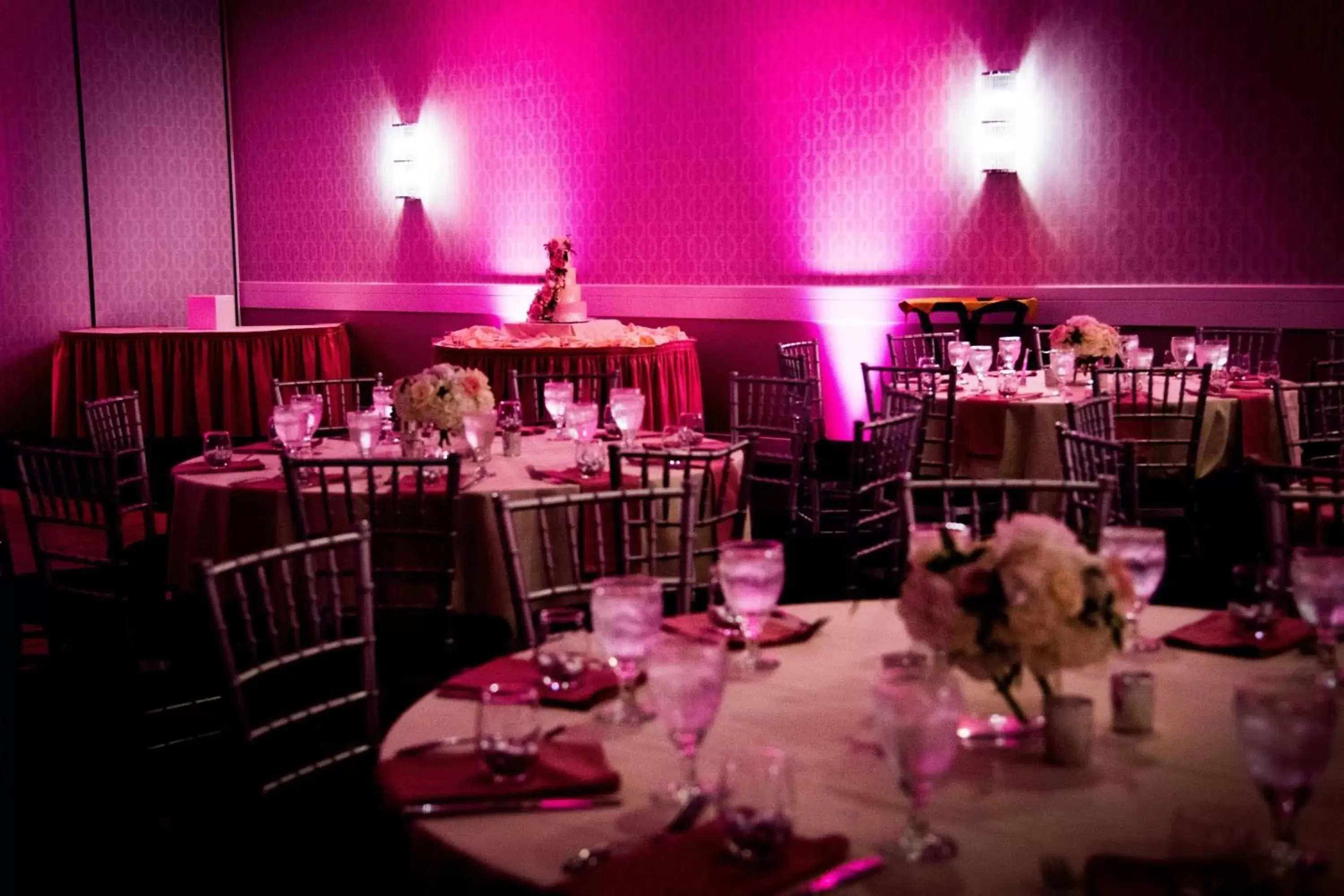 Banquet/Function facilities, Restaurant/Places to Eat in Delta Hotels by Marriott Cincinnati Sharonville