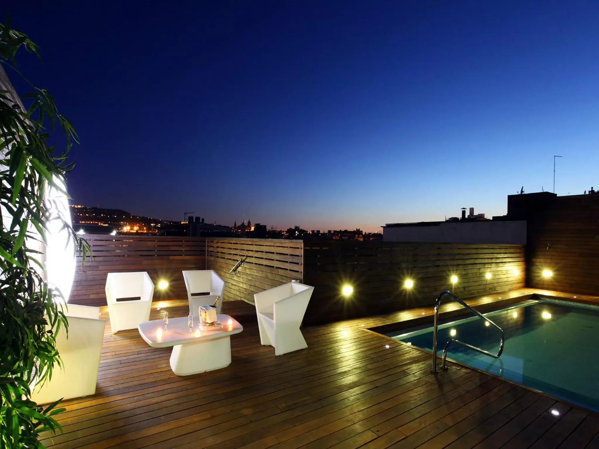 Balcony/Terrace, Swimming Pool in Hotel Lleó