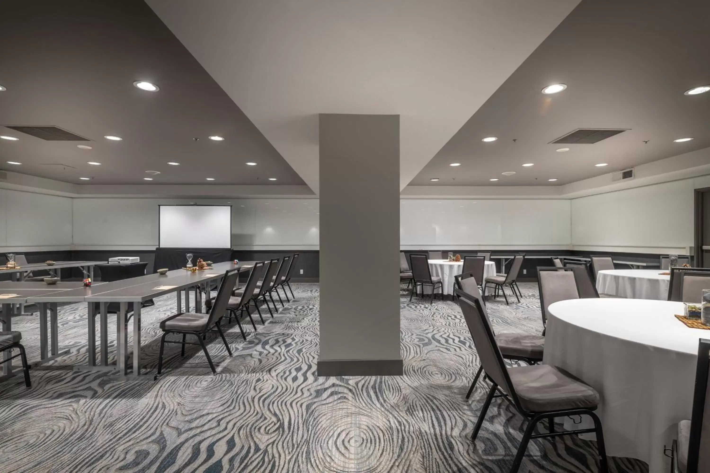 Meeting/conference room, Restaurant/Places to Eat in Renaissance Reno Downtown Hotel & Spa