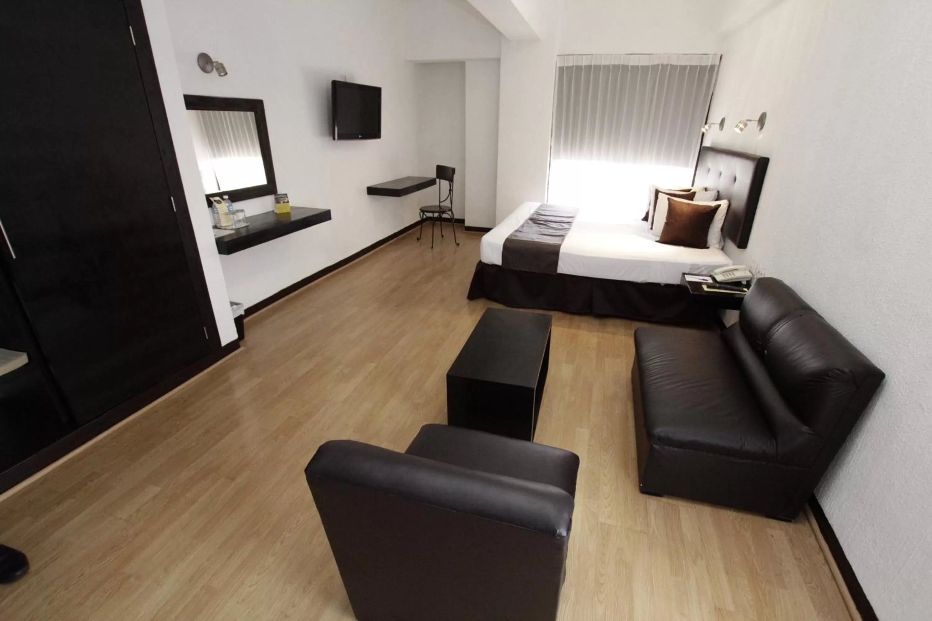 Photo of the whole room, Bed in Hotel Maya Yucatan