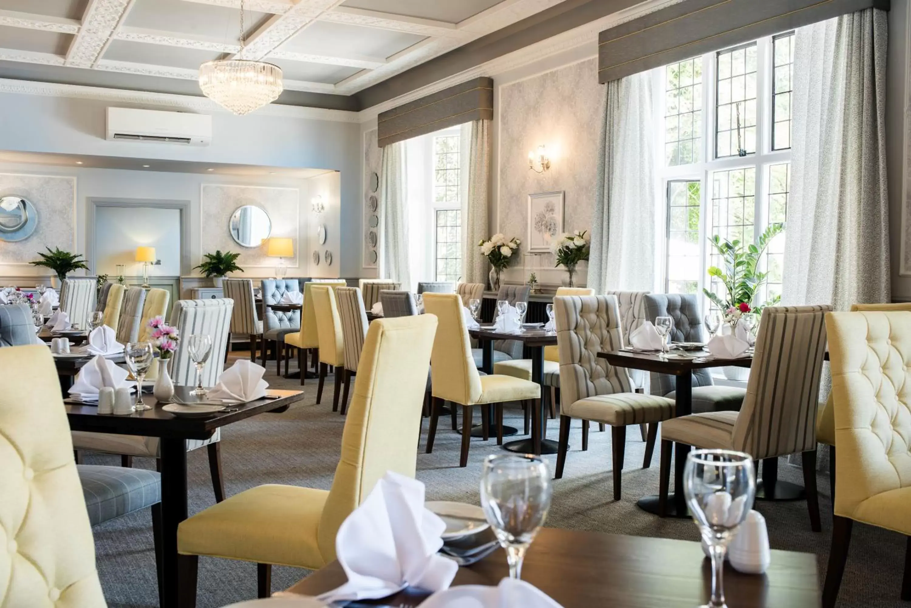 Restaurant/Places to Eat in Southcrest Manor Hotel; BW Signature Collection