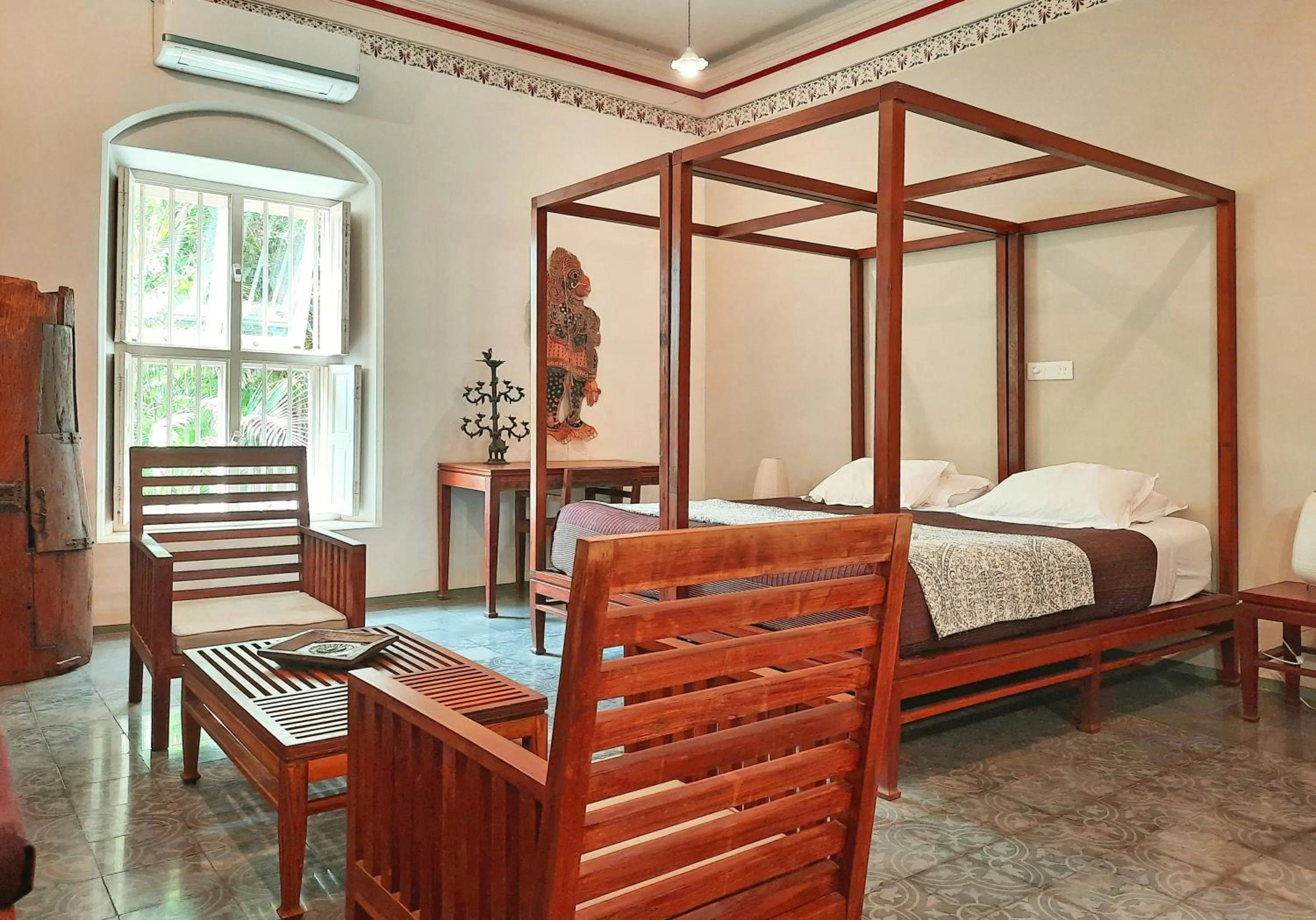 Photo of the whole room, Bed in Saratha Vilas Chettinad