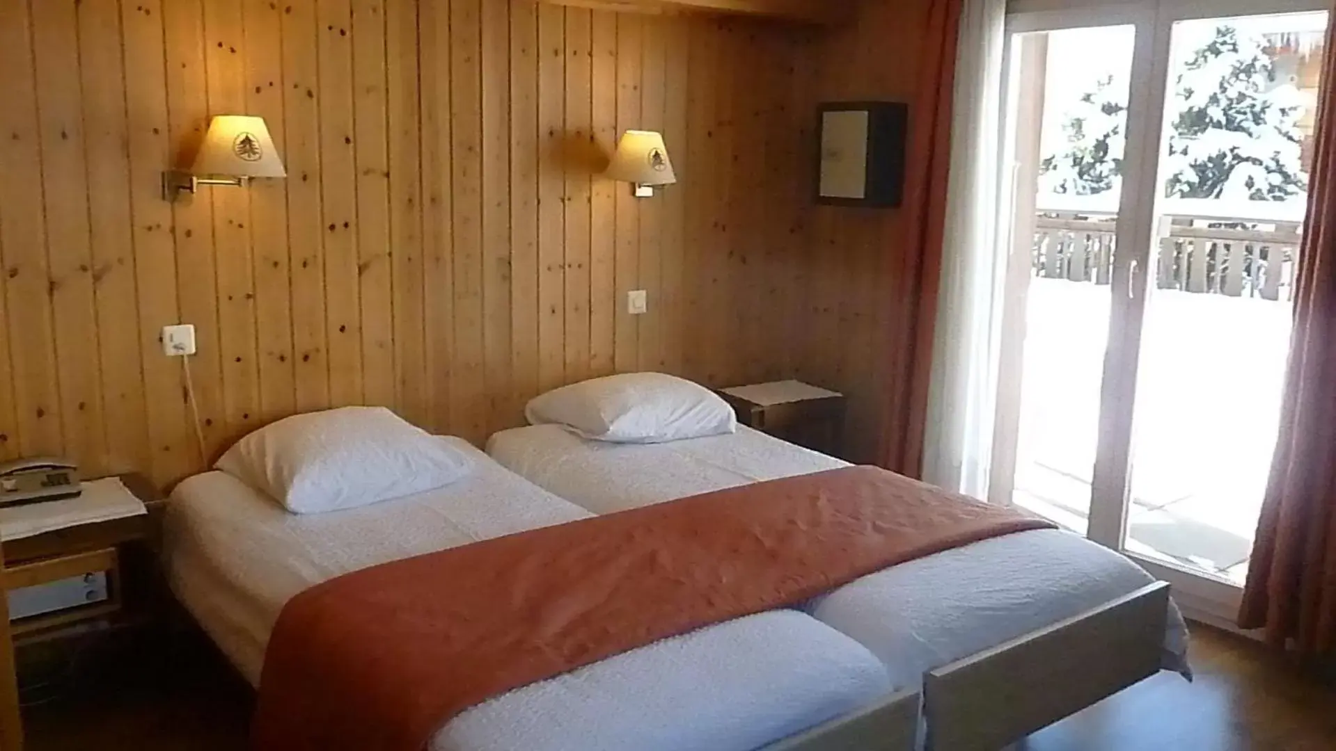 Bedroom, Bed in Hotel de la Poste Verbier