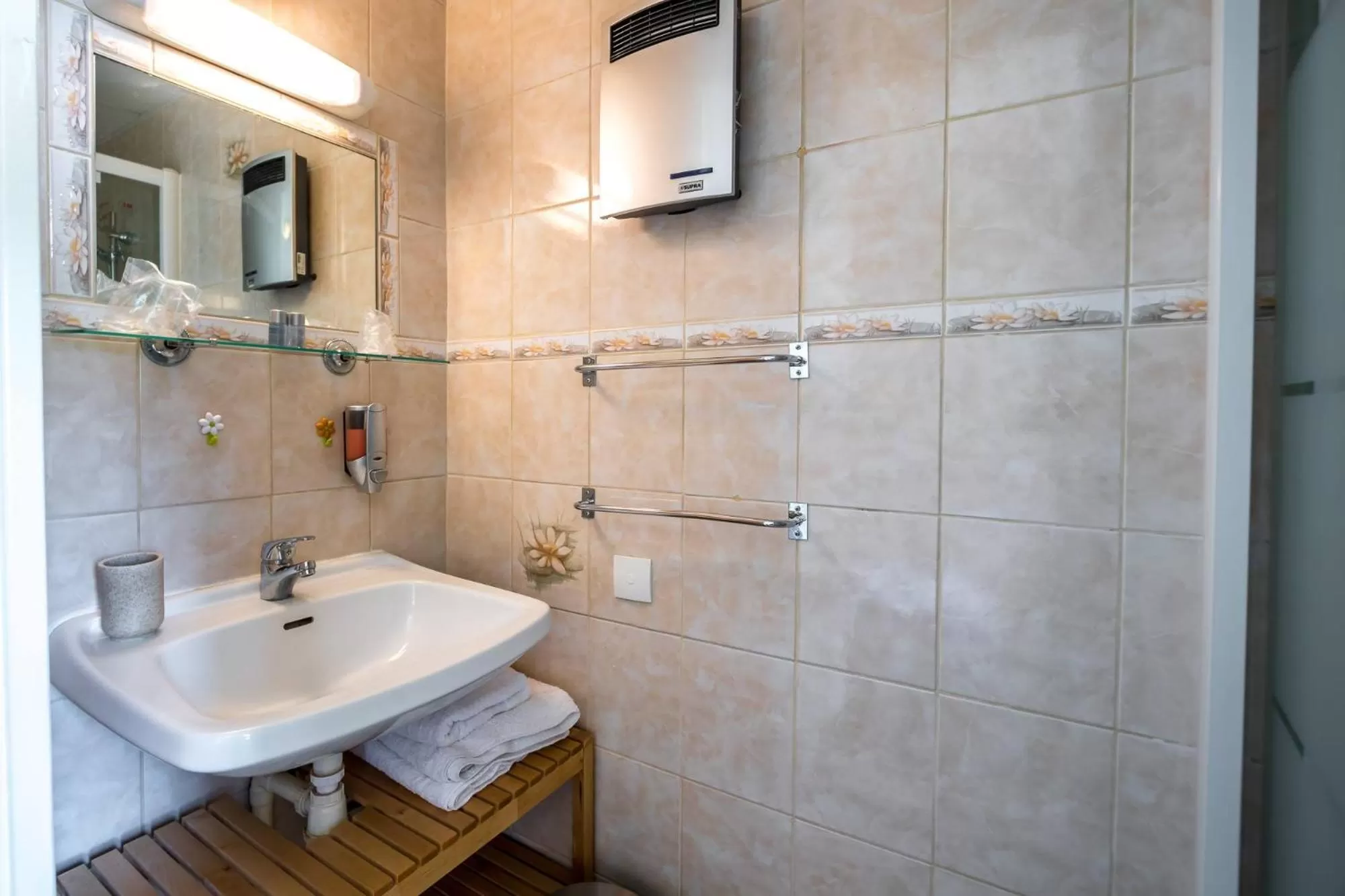 Bathroom in Hôtel des Moulins