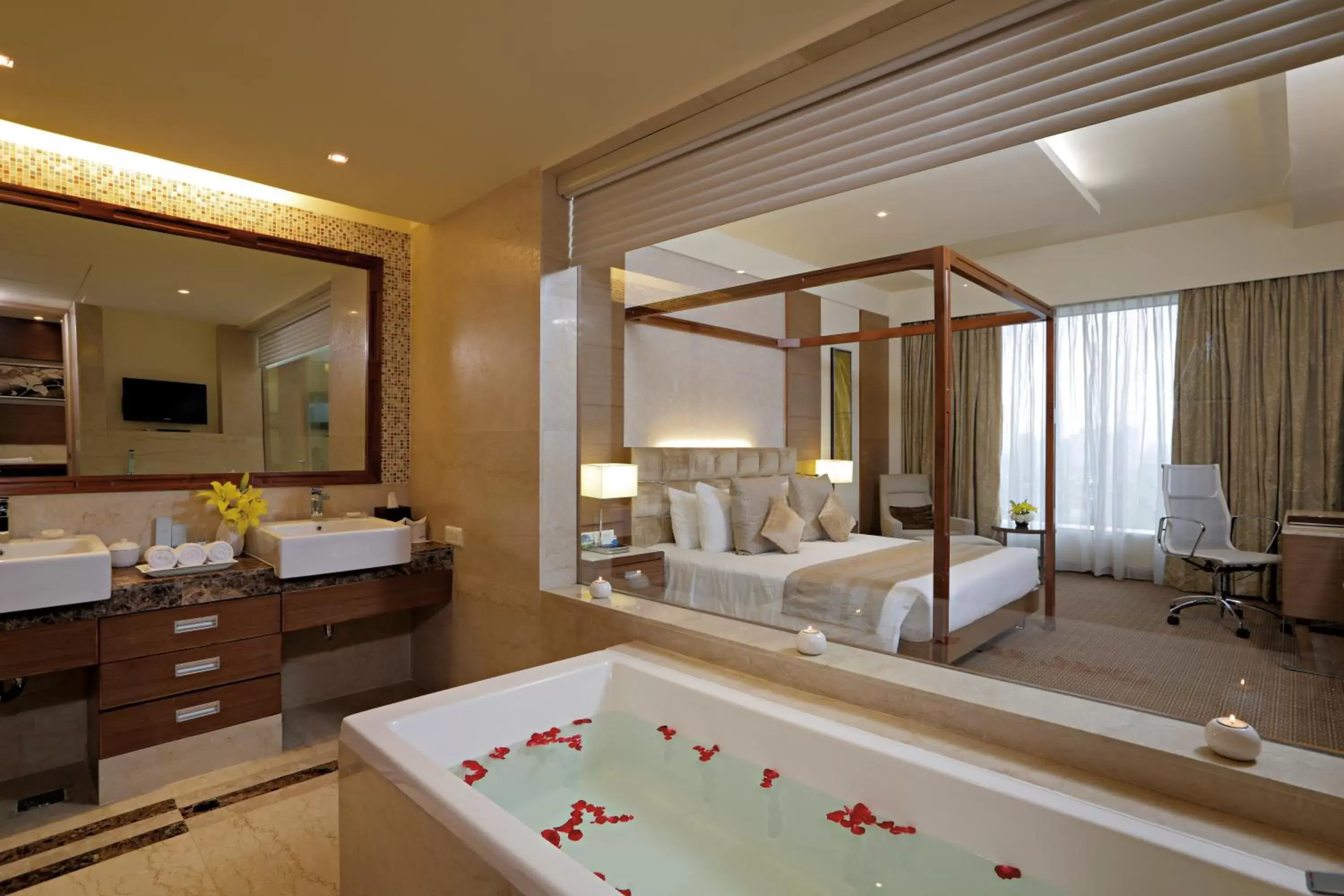Bathroom, Bed in Radisson Blu Hotel, Greater Noida