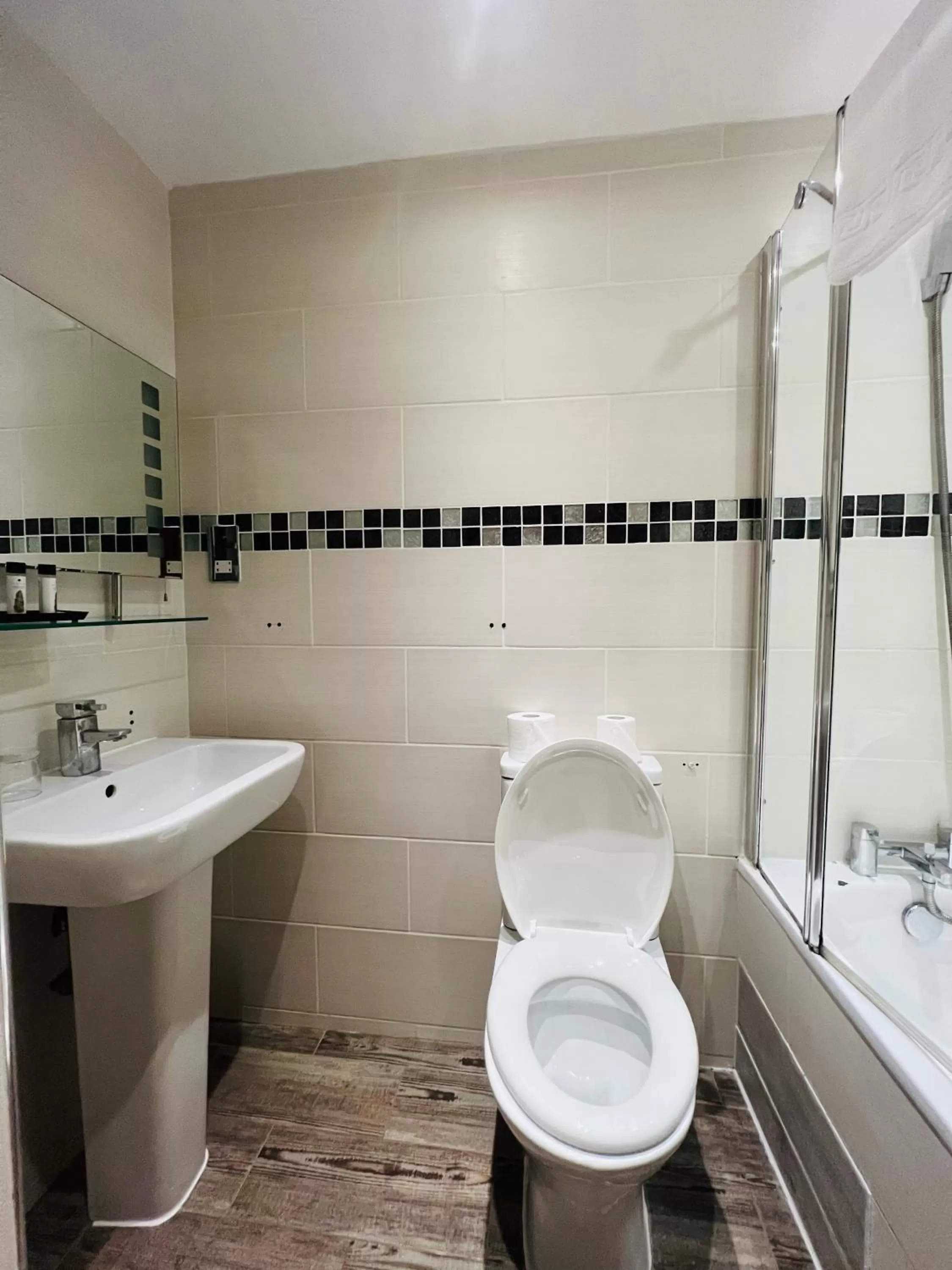 Bathroom in Cheshire Hotel Central London