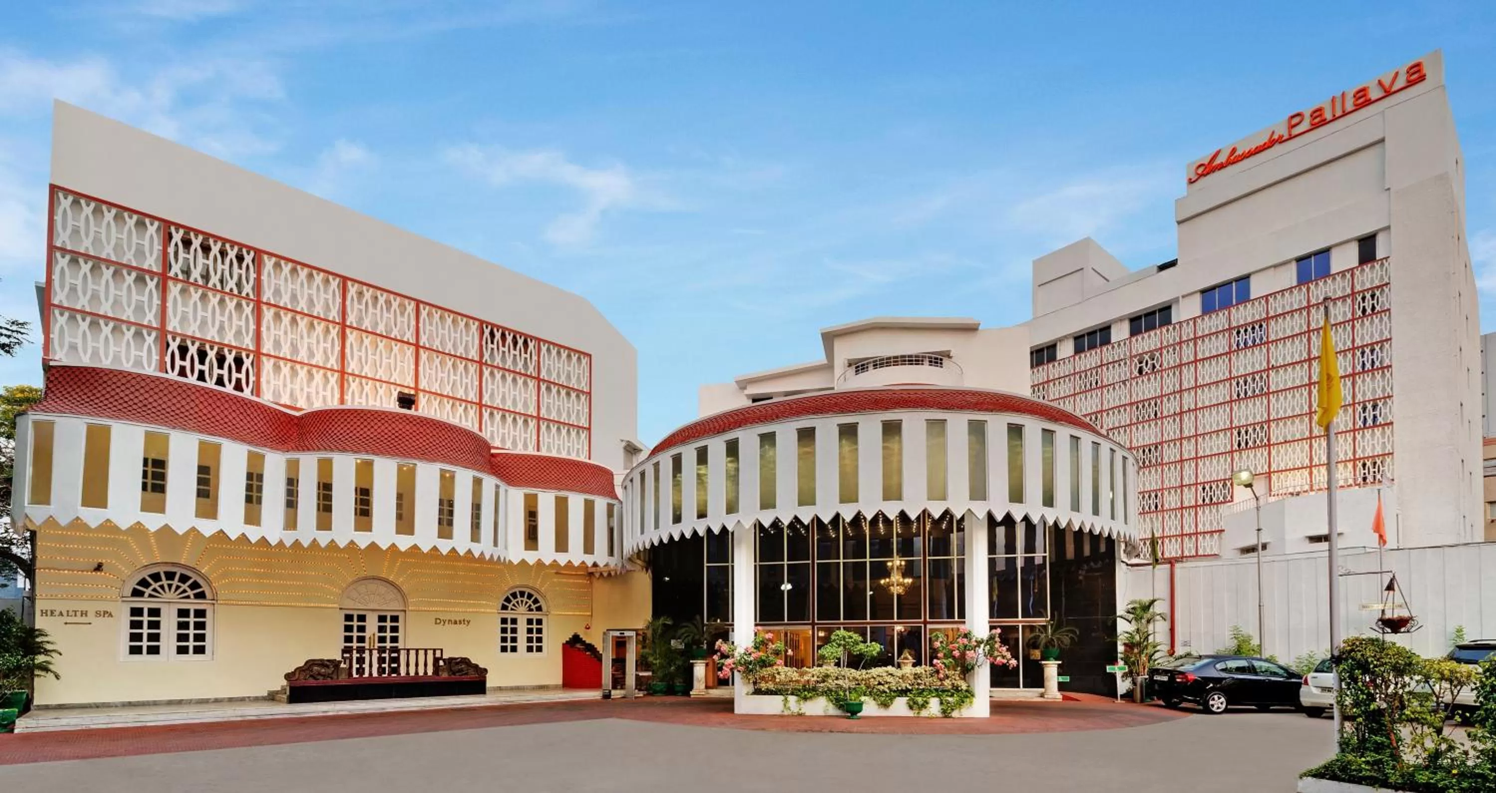 Facade/entrance in Ambassador Pallava