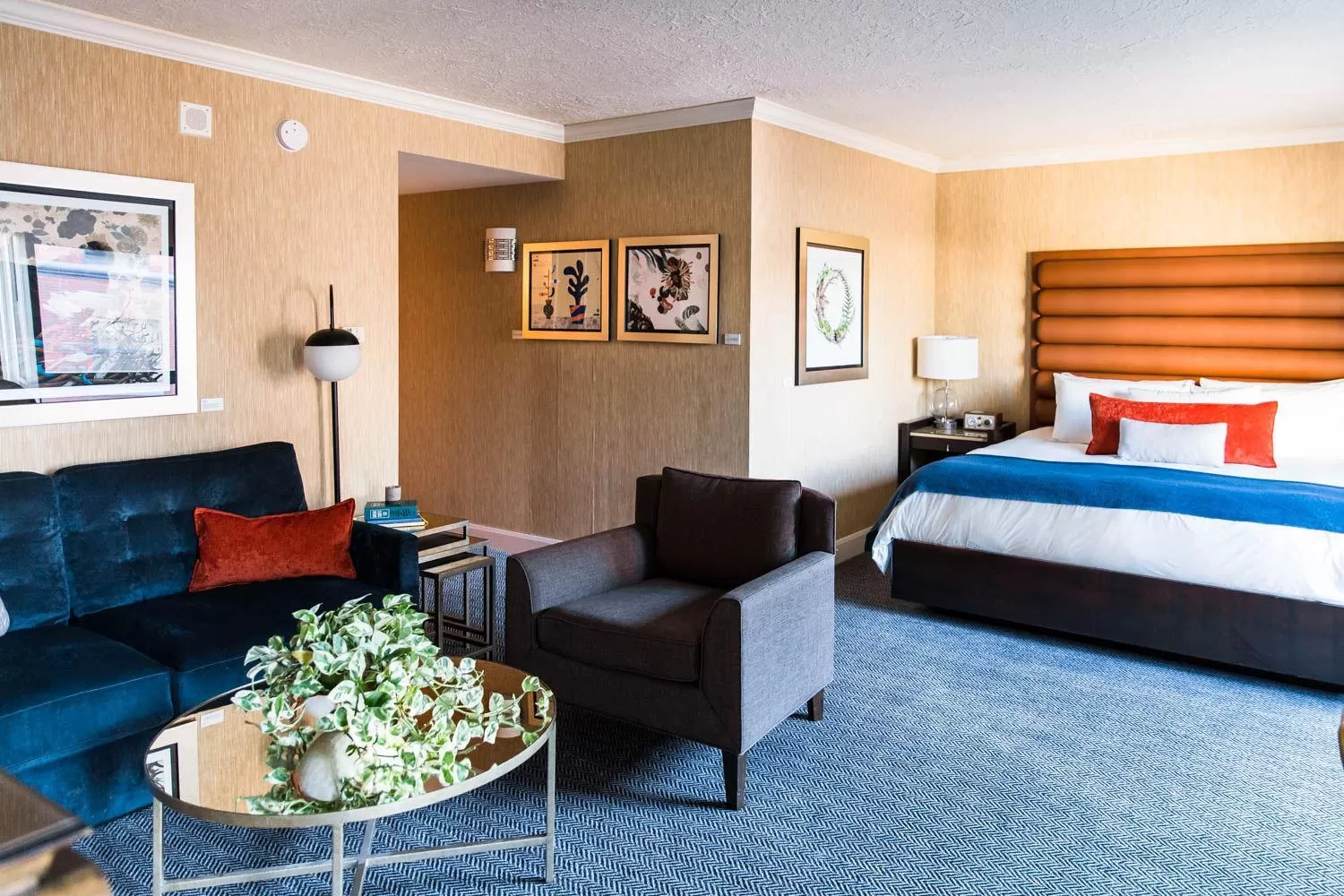 Photo of the whole room, Bed in Dossier