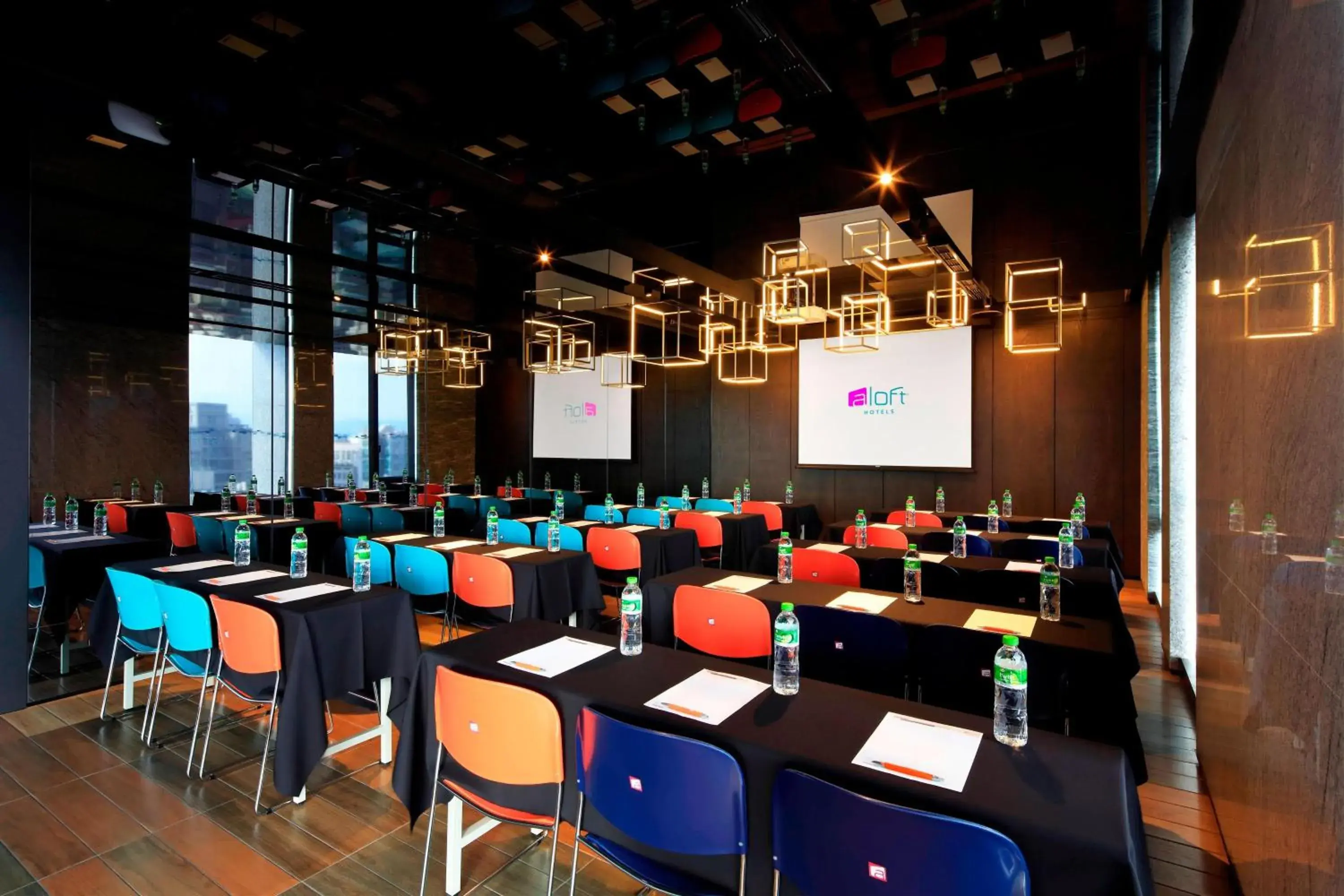 Meeting/conference room in Aloft Taipei Zhongshan