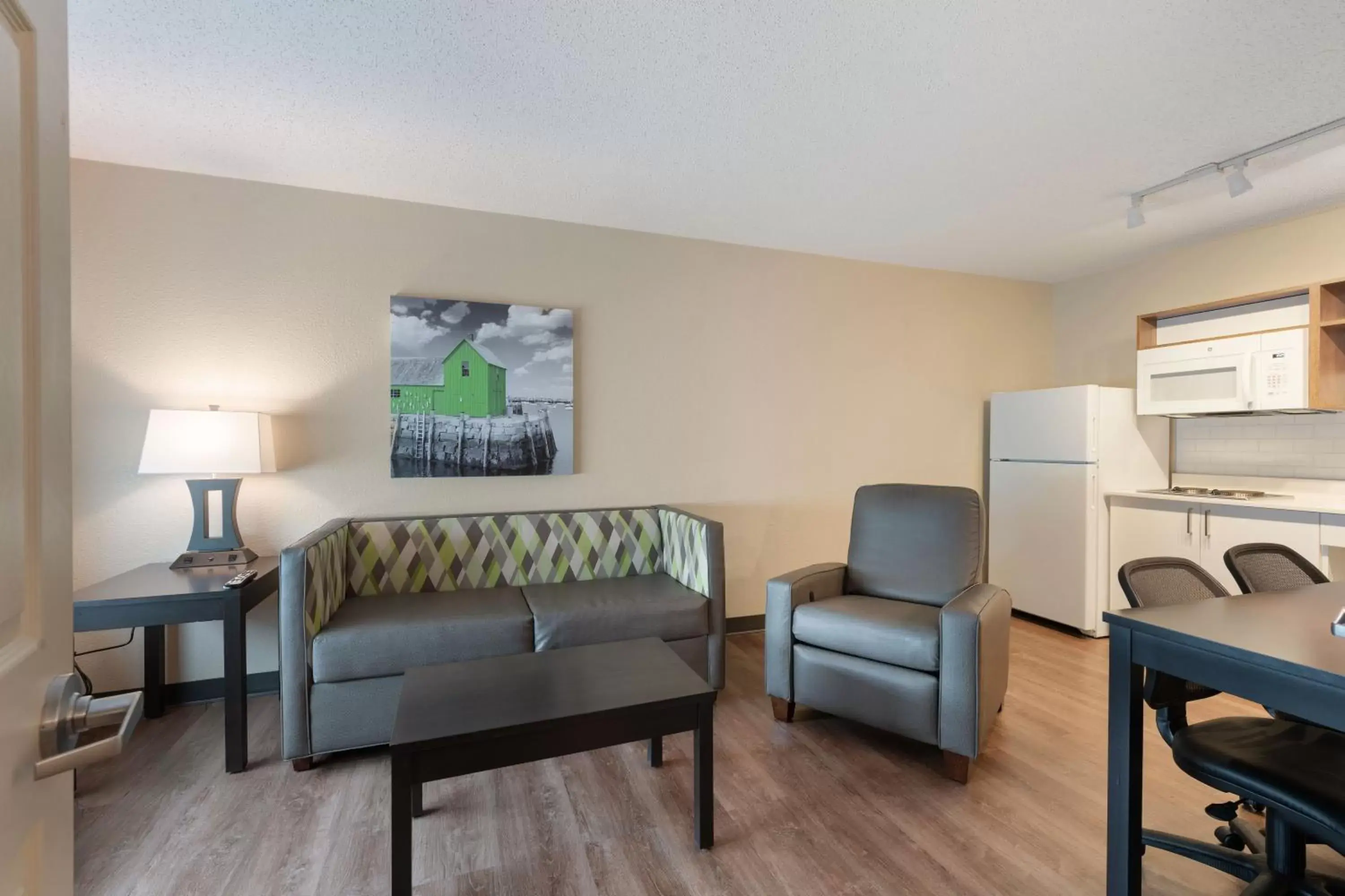 Kitchen or kitchenette, Seating Area in Extended Stay America Premier Suites - Charlotte - Pineville - Pineville Matthews Rd.