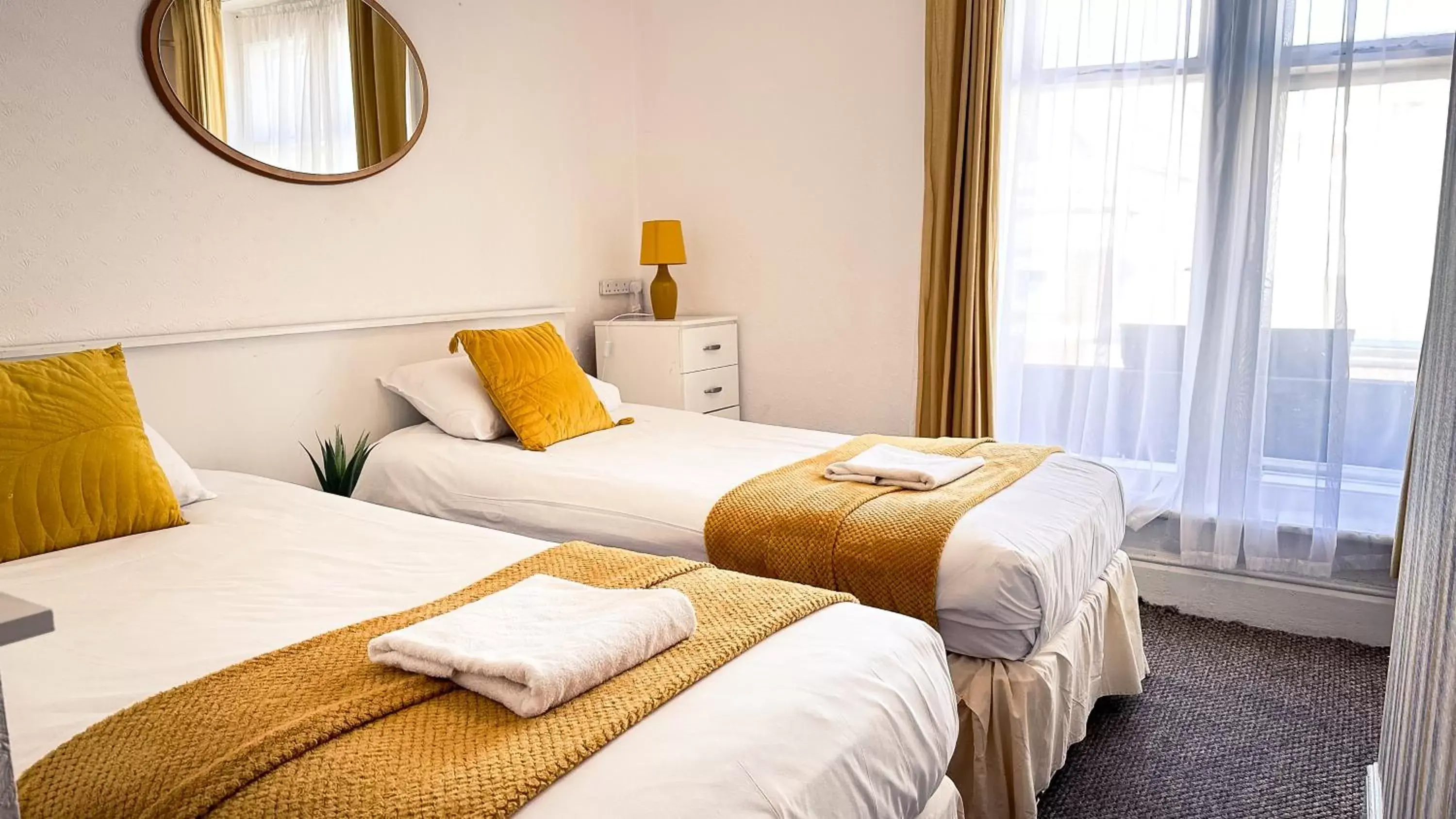 Bed in The Melville Hotel - Central Location