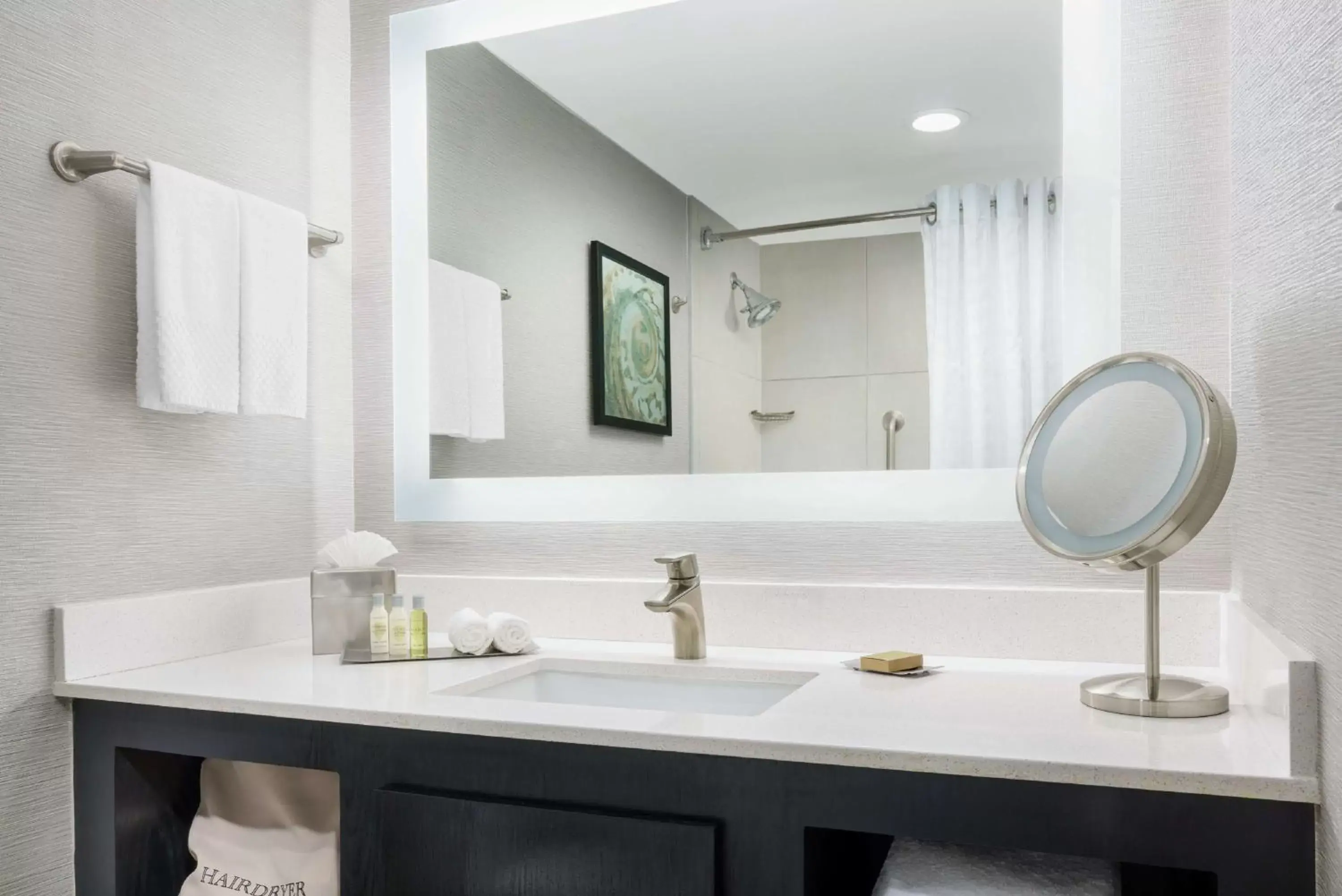 Bathroom in DoubleTree by Hilton Orlando Airport Hotel