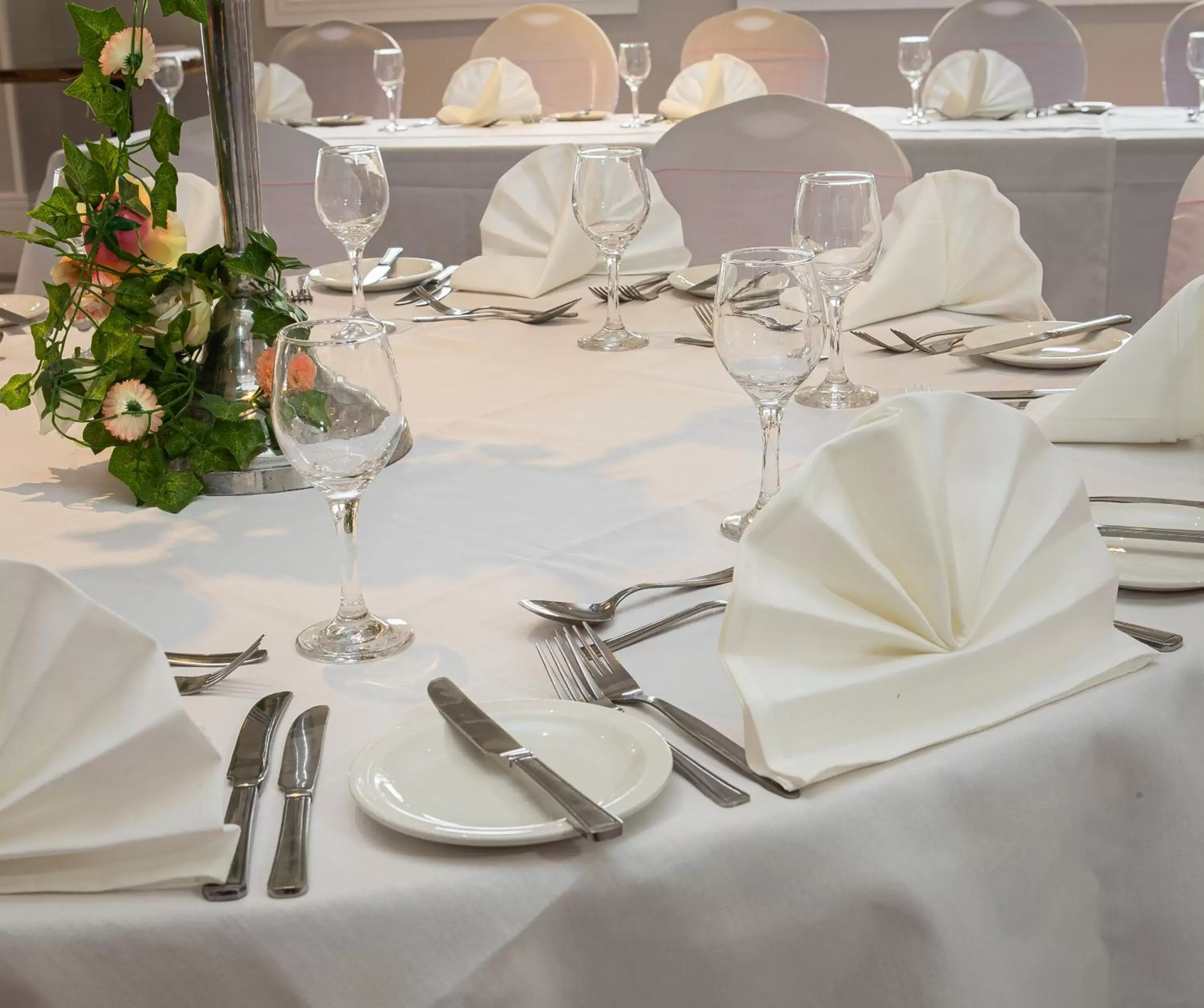 Restaurant/Places to Eat in Crowwood Hotel and Alba Restaurant