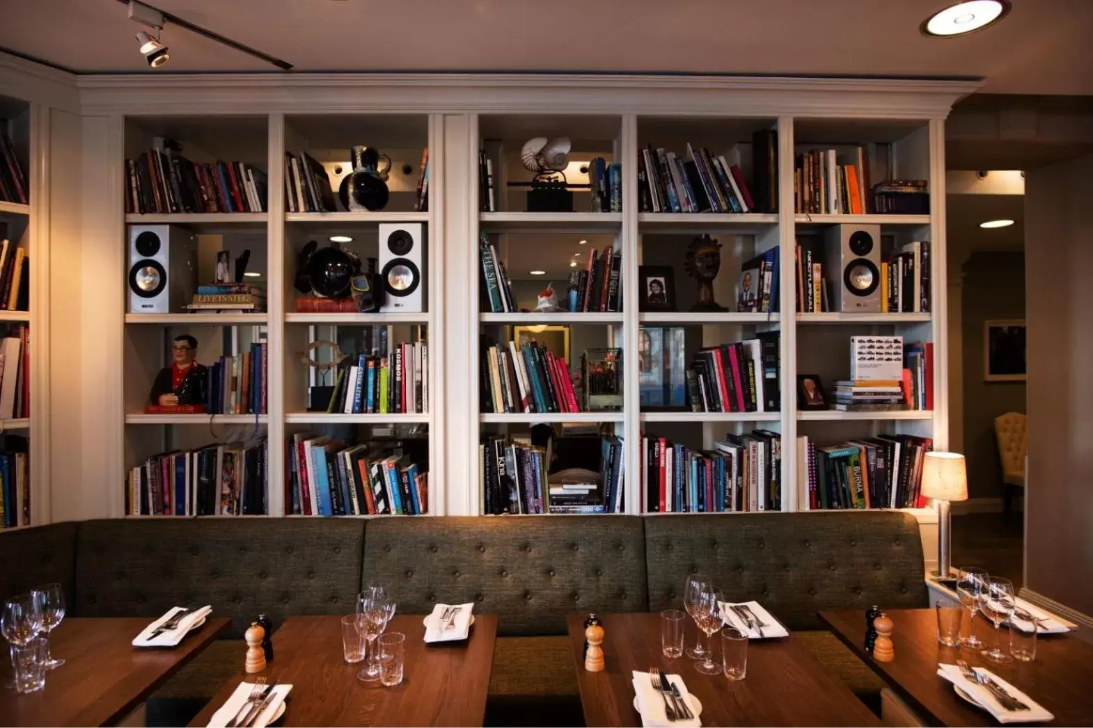 Restaurant/places to eat, Library in Lydmar Hotel