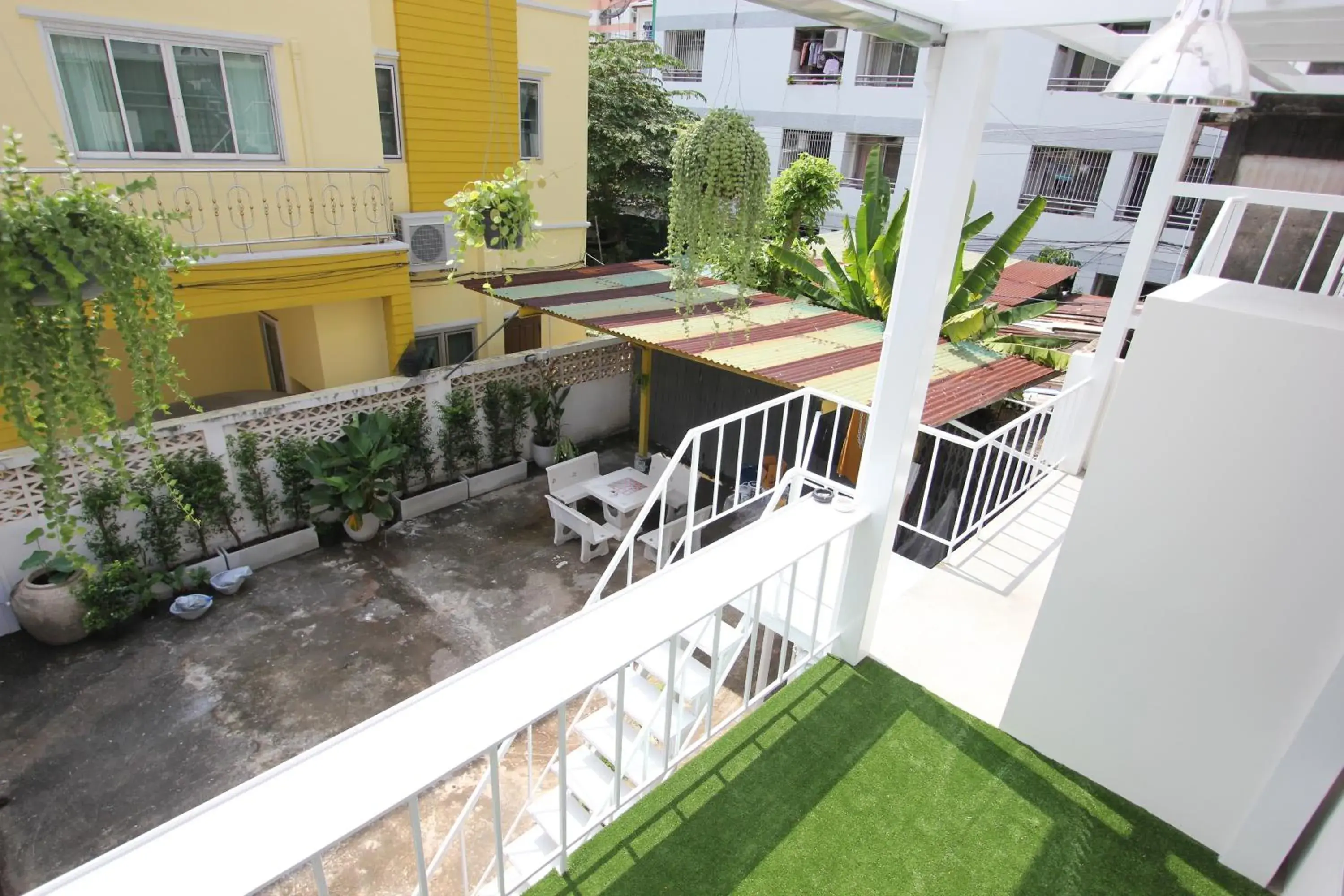Balcony/Terrace in Diff Hostel