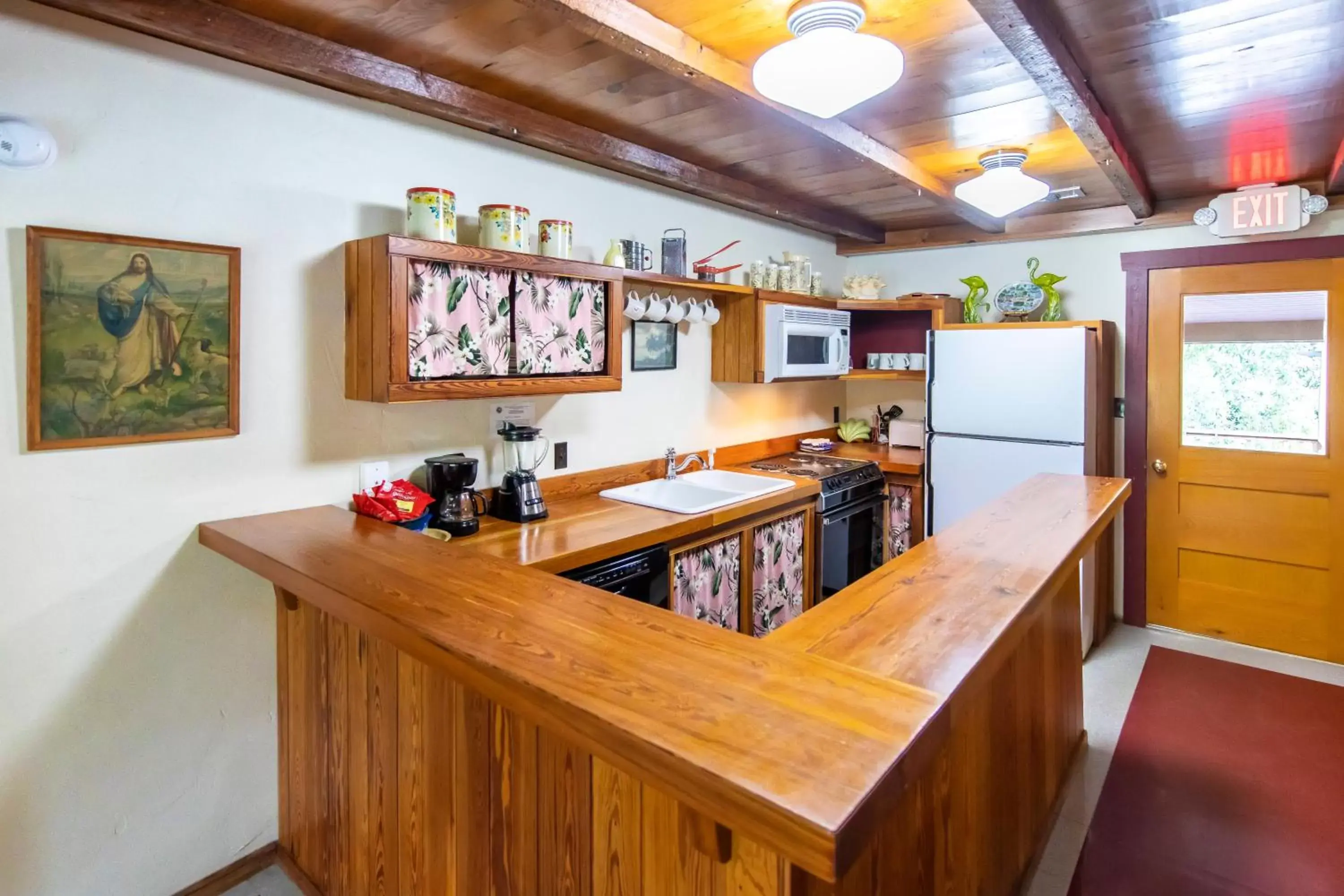 Kitchen or kitchenette, Kitchen/Kitchenette in Hibiscus Coffee & Guesthouse