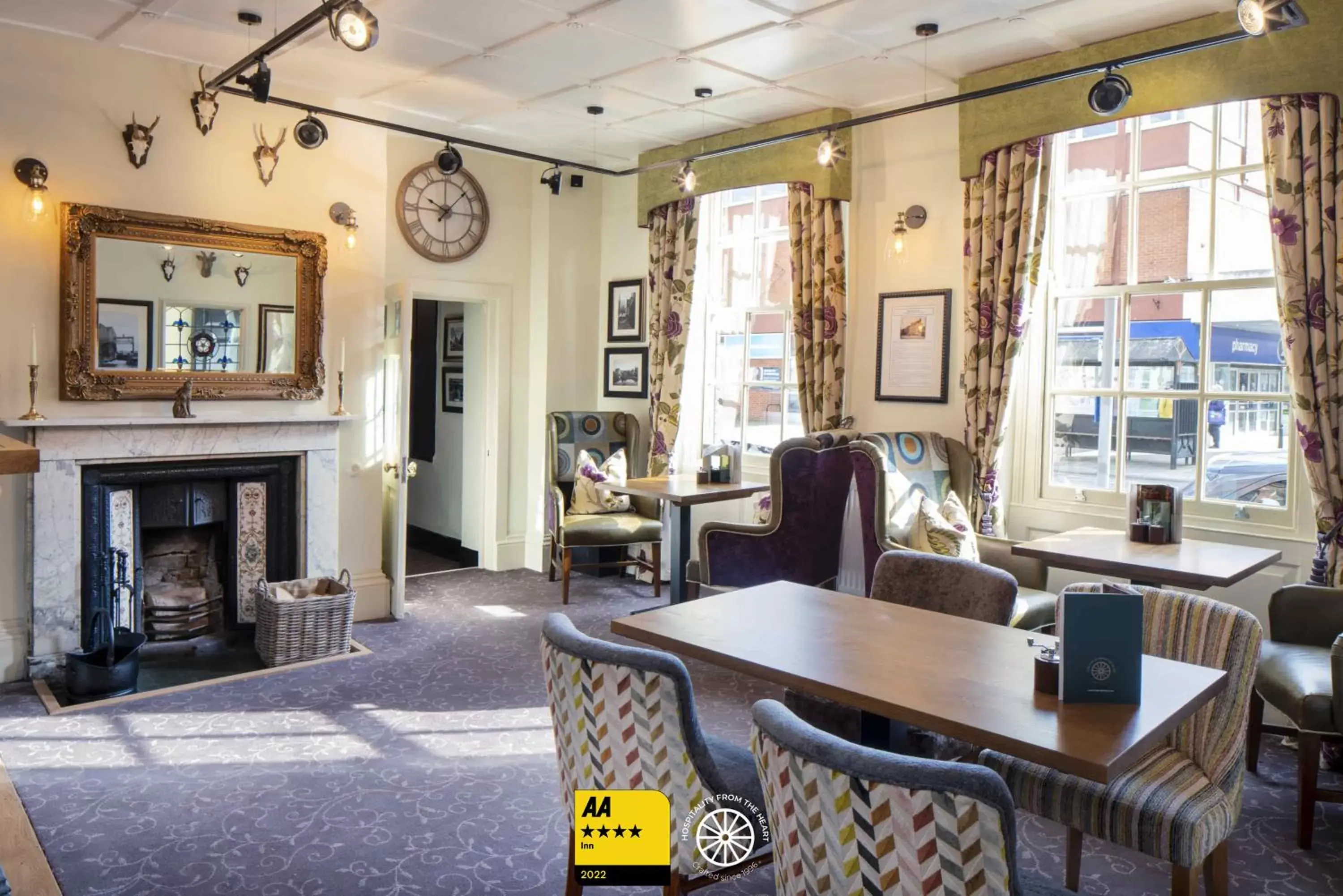 Lounge or bar in The Tudor House Hotel, Tewkesbury, Gloucestershire