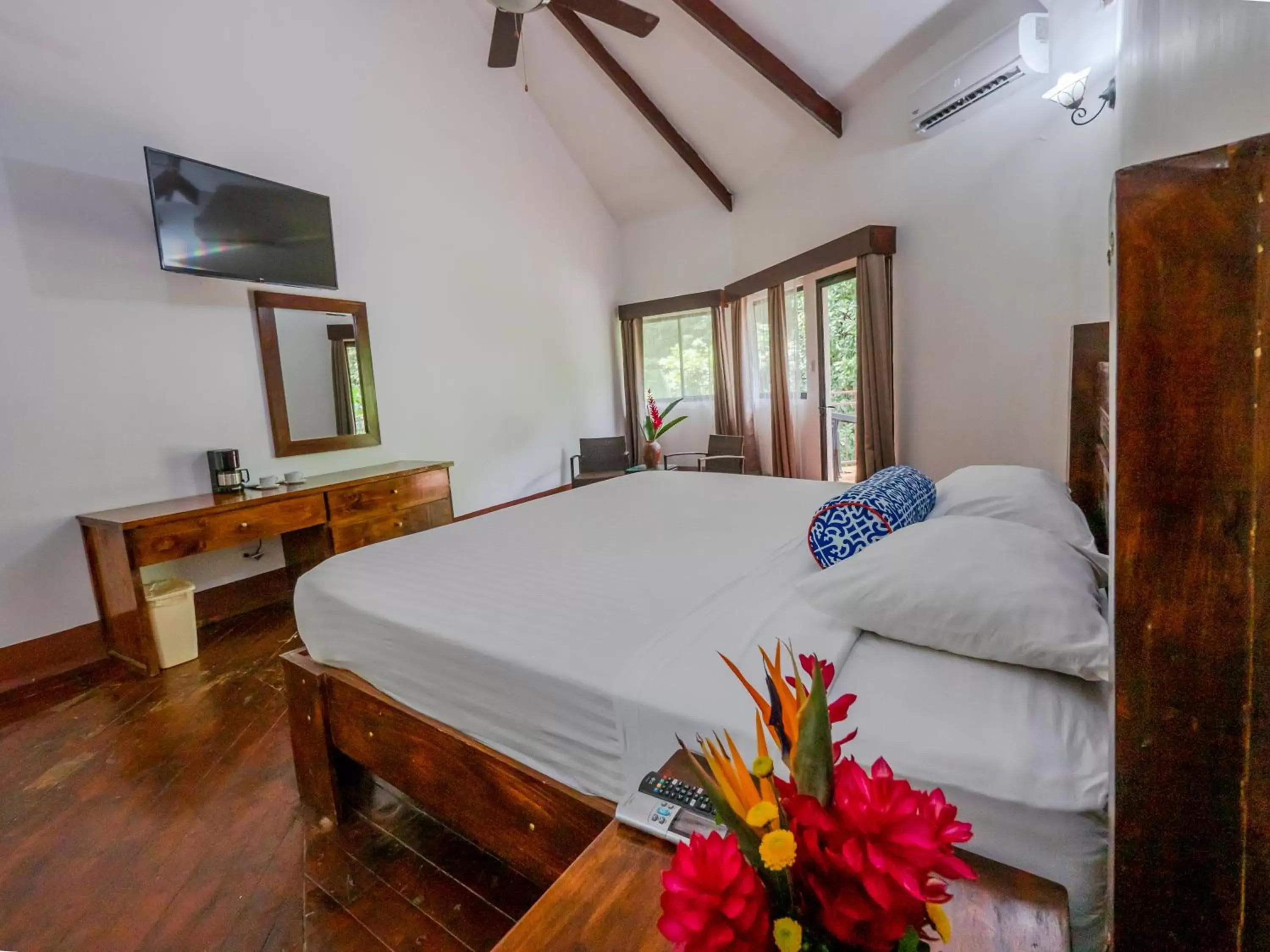 Photo of the whole room, Bed in Villa Lapas Jungle Village