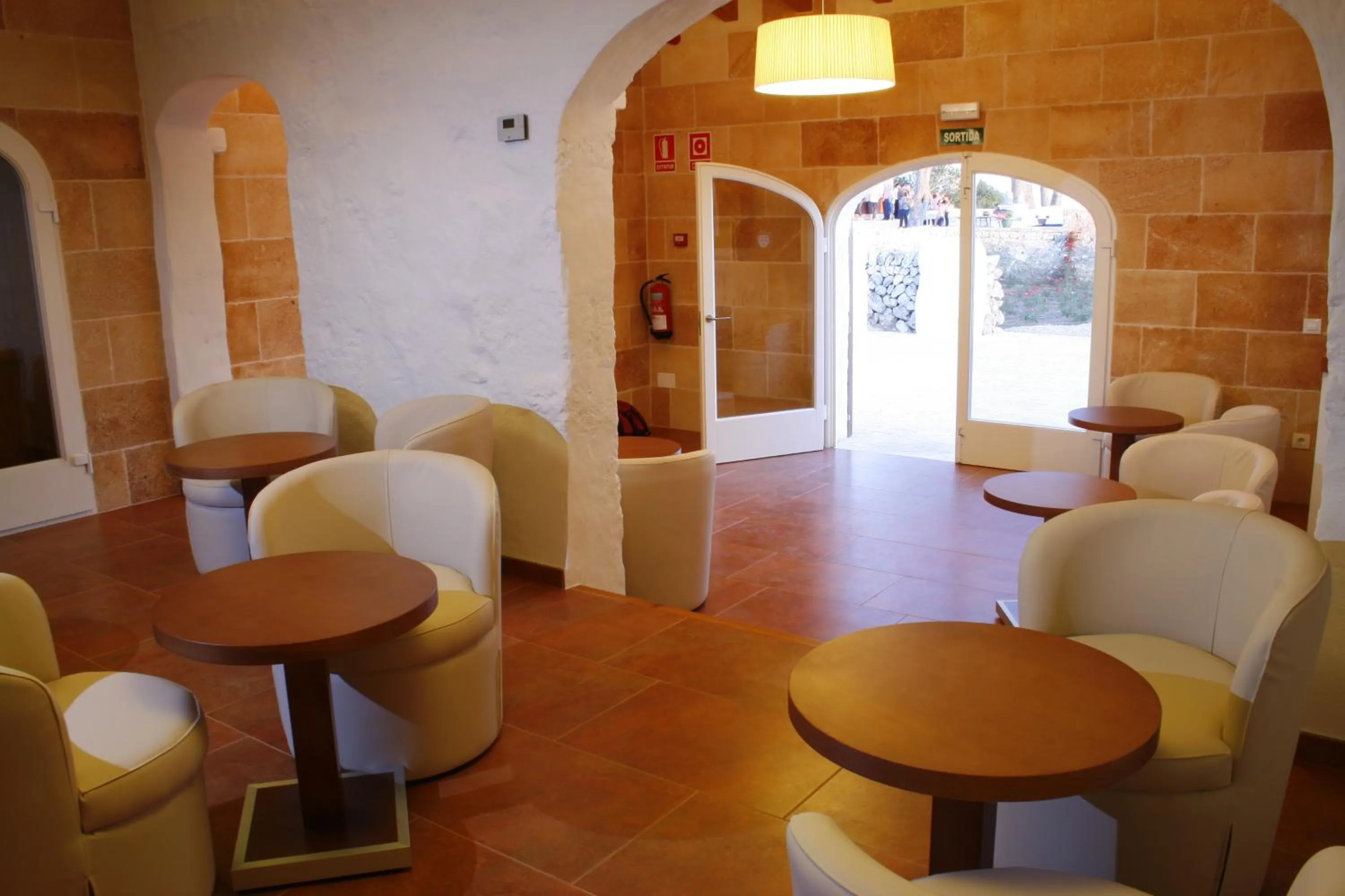 Communal lounge/ TV room in Hotel Rural Binigaus Vell