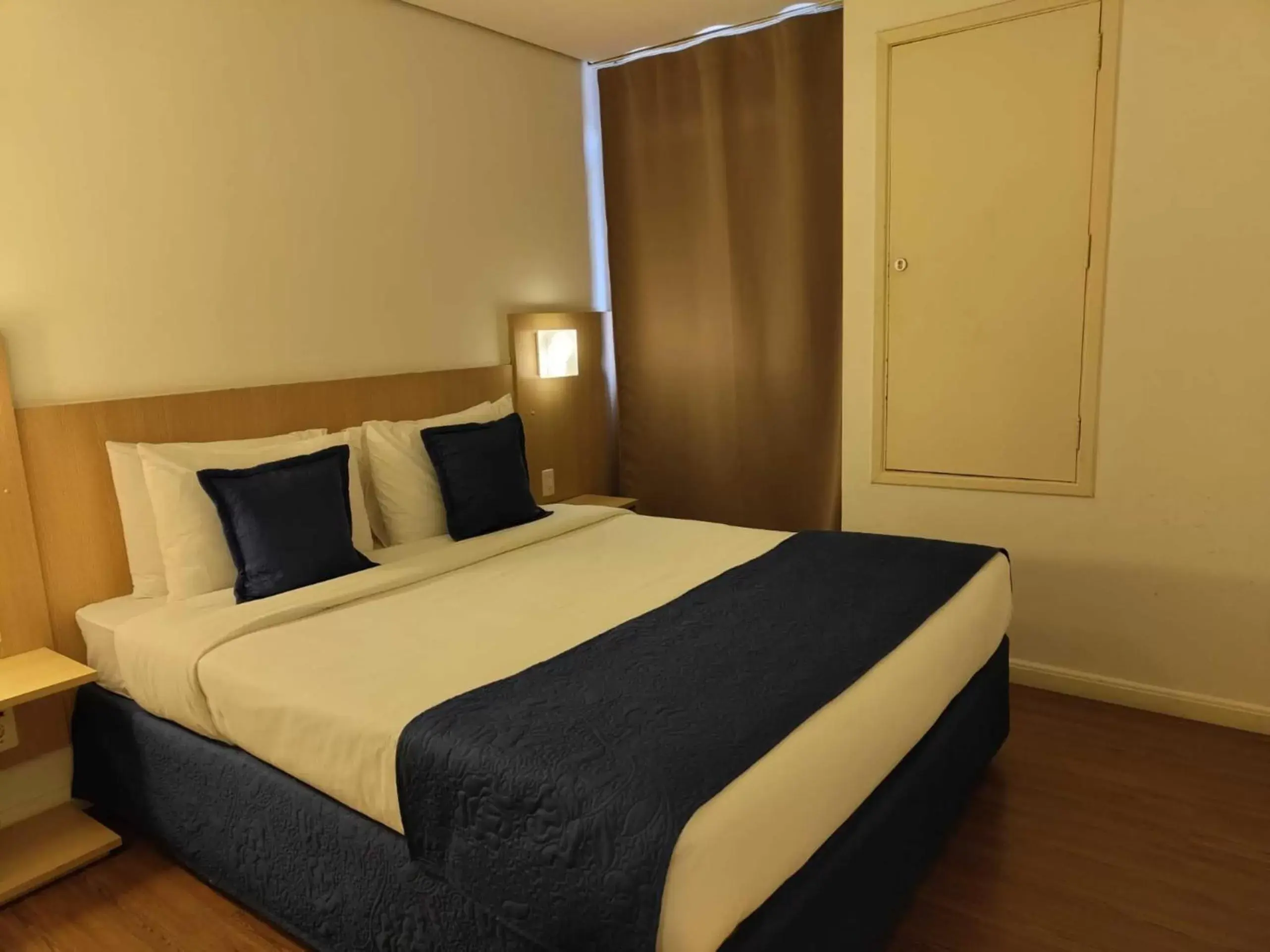 Bedroom, Bed in Summit Suítes Hotel Santos