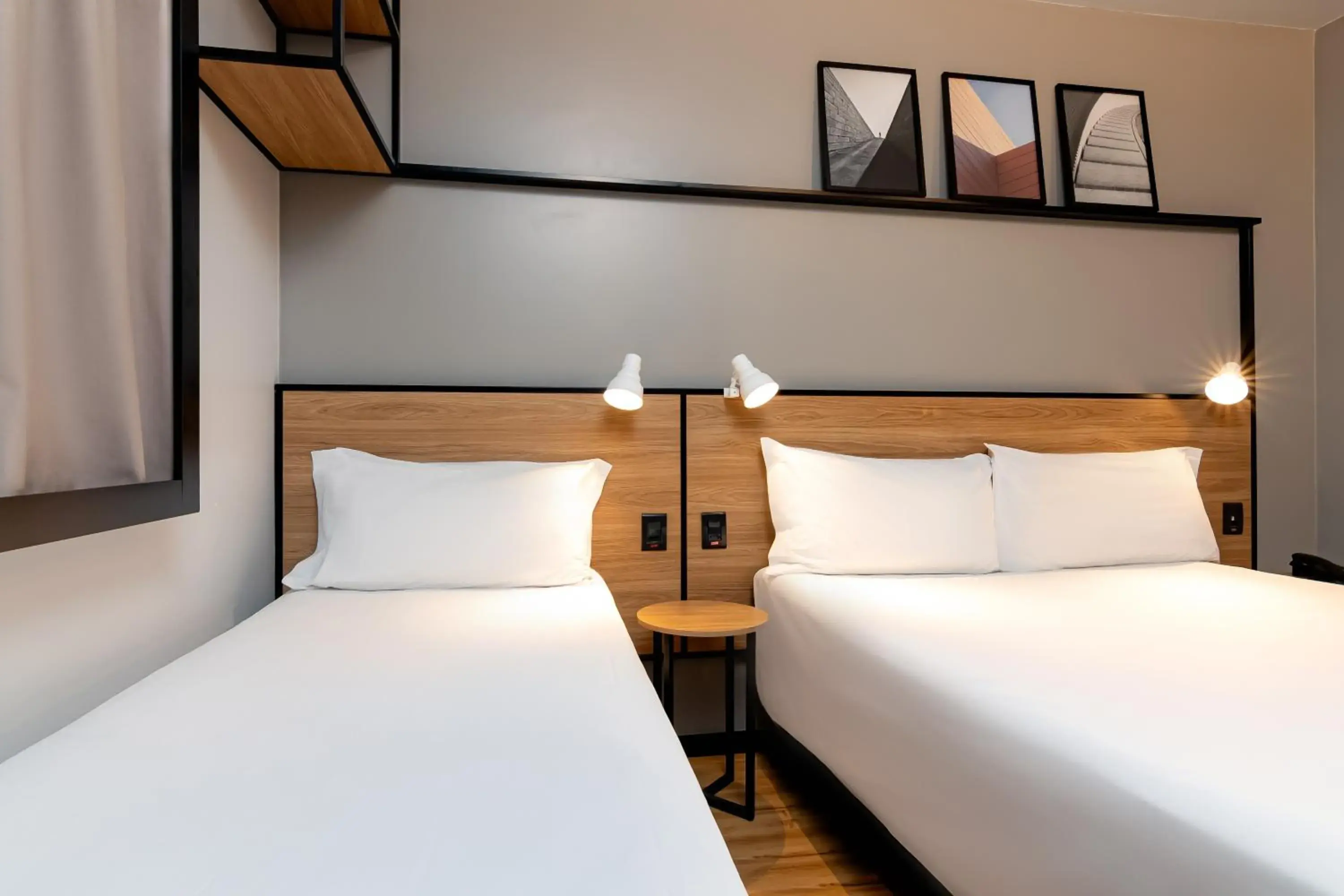 Photo of the whole room, Bed in ibis Porto Alegre Aeroporto