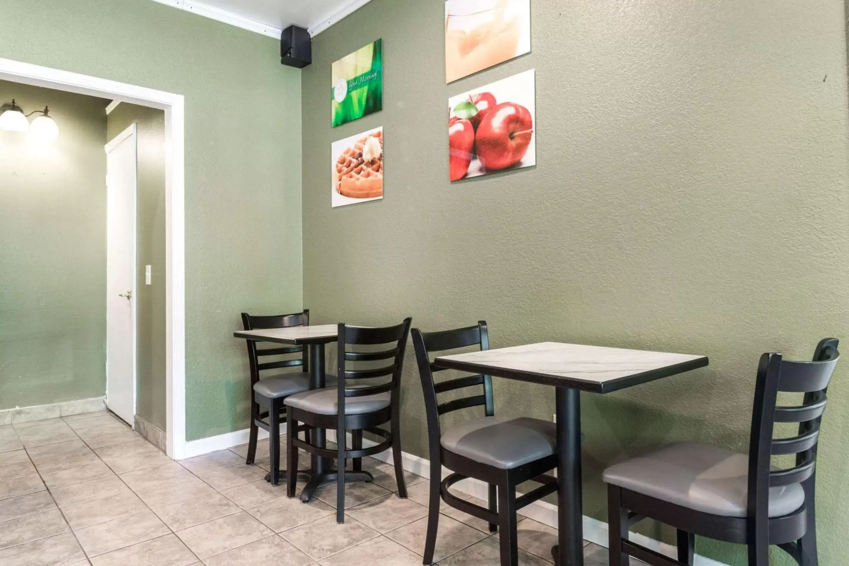 Restaurant/places to eat, Dining Area in Quality Inn & Suites Bainbridge Island