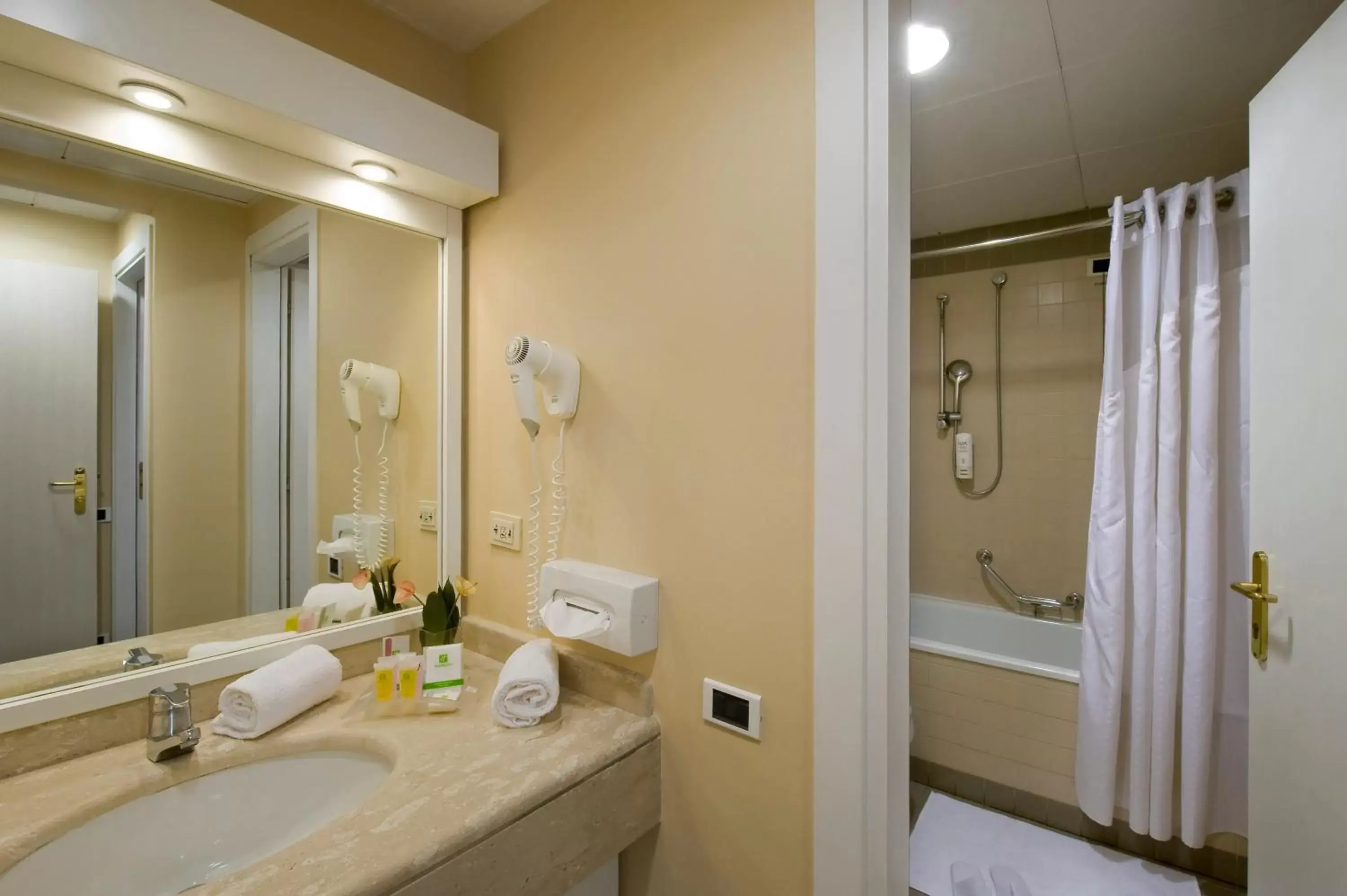 Bathroom in Holiday Inn Naples, an IHG Hotel