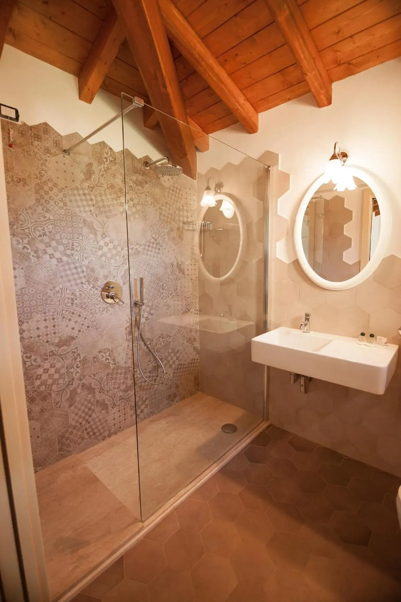 Shower, Bathroom in Le Anfore Hotel