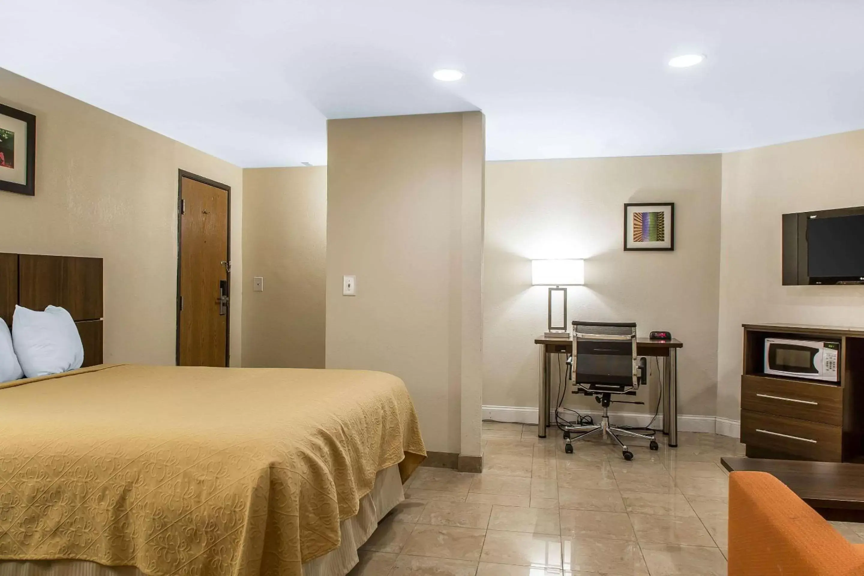 Photo of the whole room, Bed in Quality Inn & Suites Middletown - Newport Photo of the whole room, Bed in Quality Inn & Suites Middletown - Newport