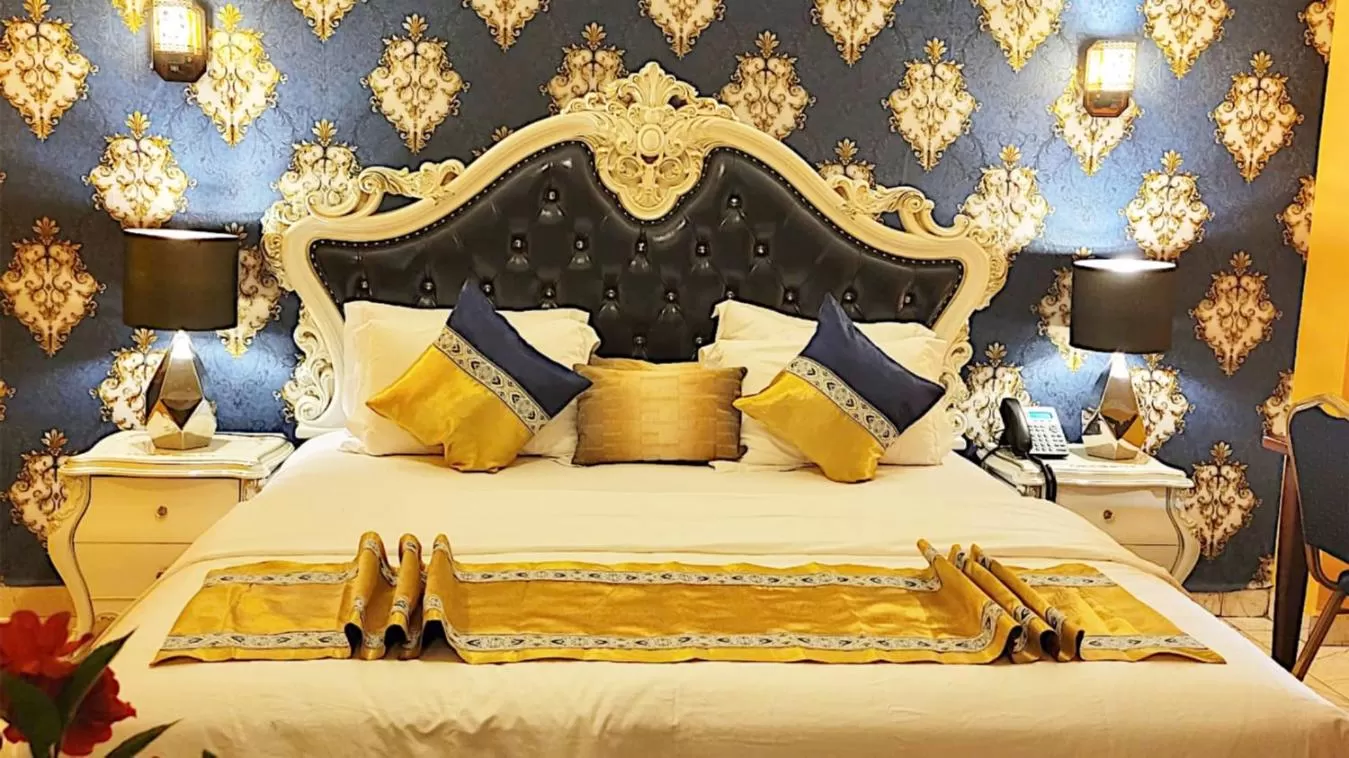 Bed in Marriot Metropolitan Hotel