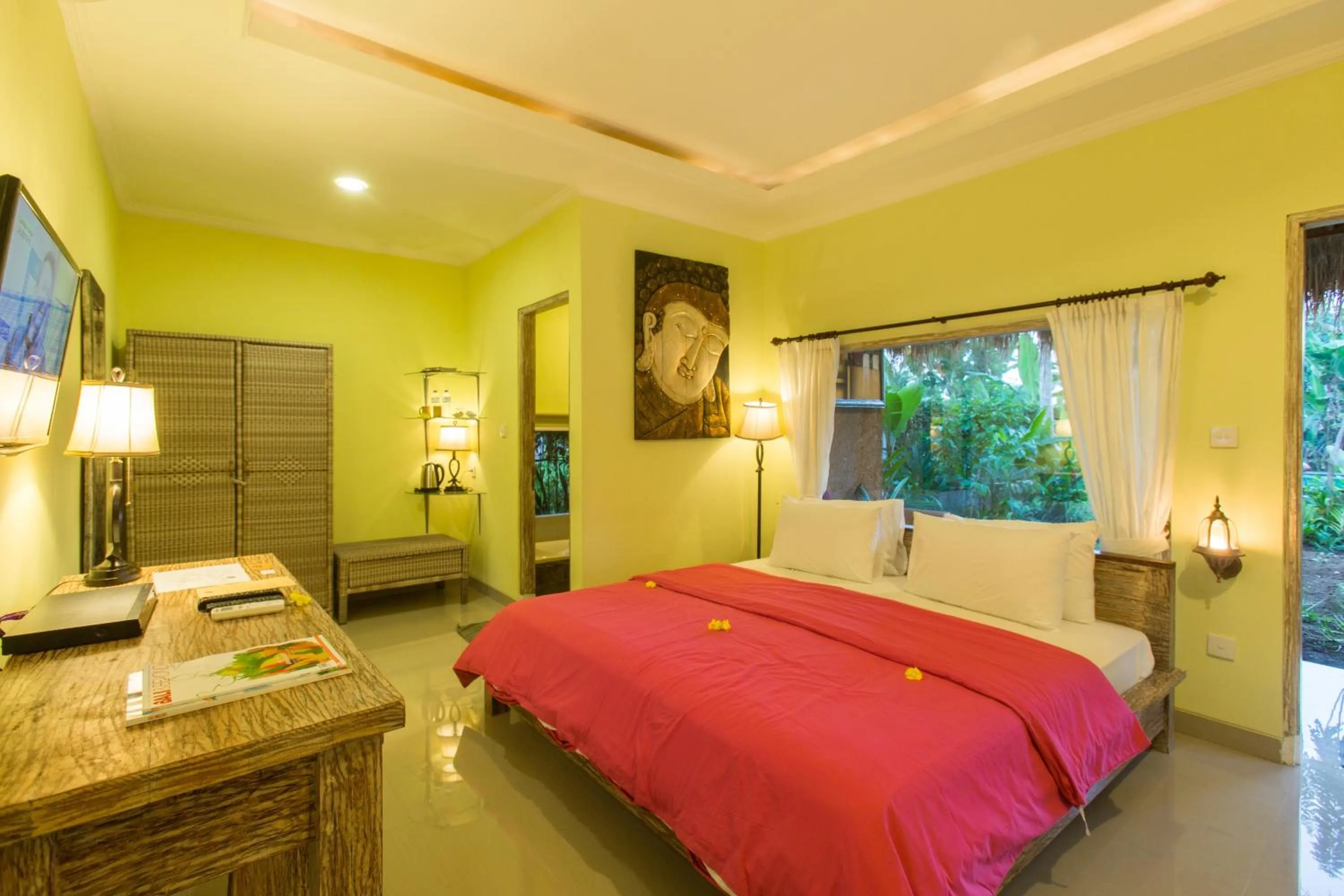 Photo of the whole room, Bed in Ubad Retreat