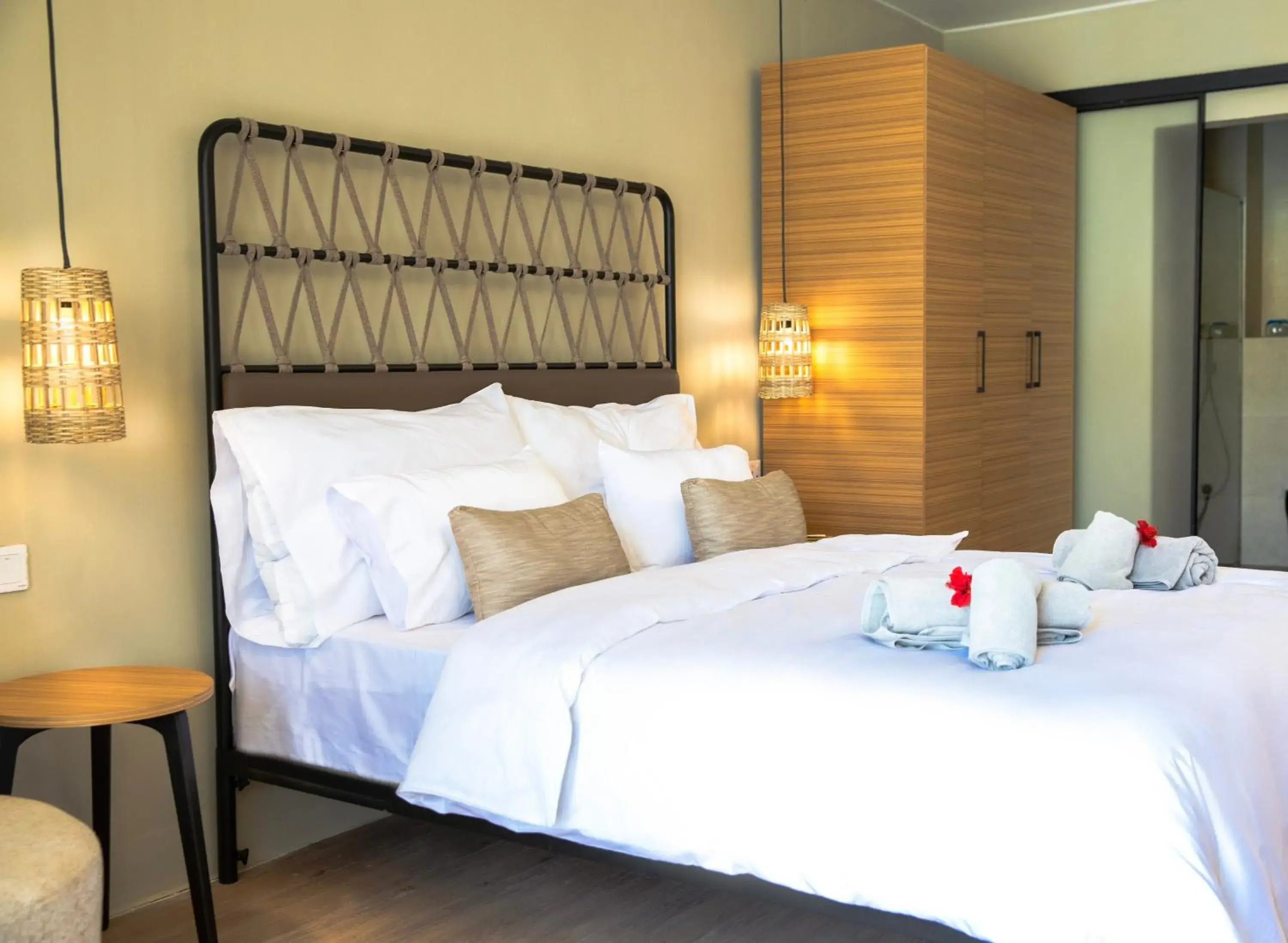 Bedroom, Bed in KOMBO BEACH HOTEL