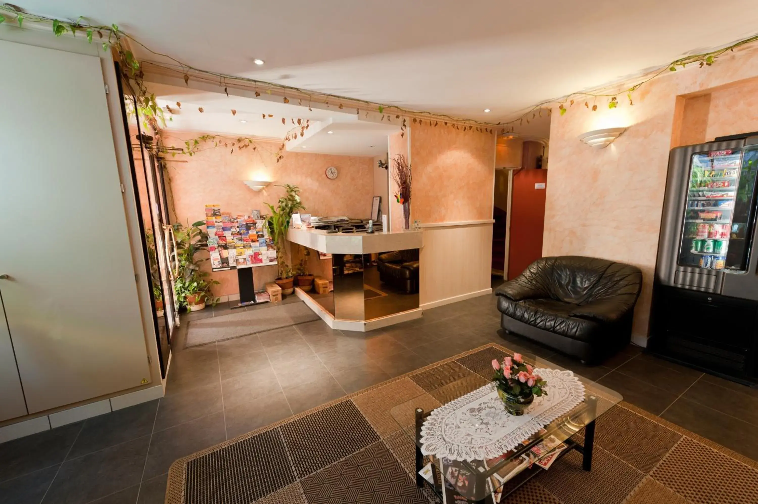 Lobby or reception in Hotel Royal Bergère Lobby or reception in Hotel Royal Bergère