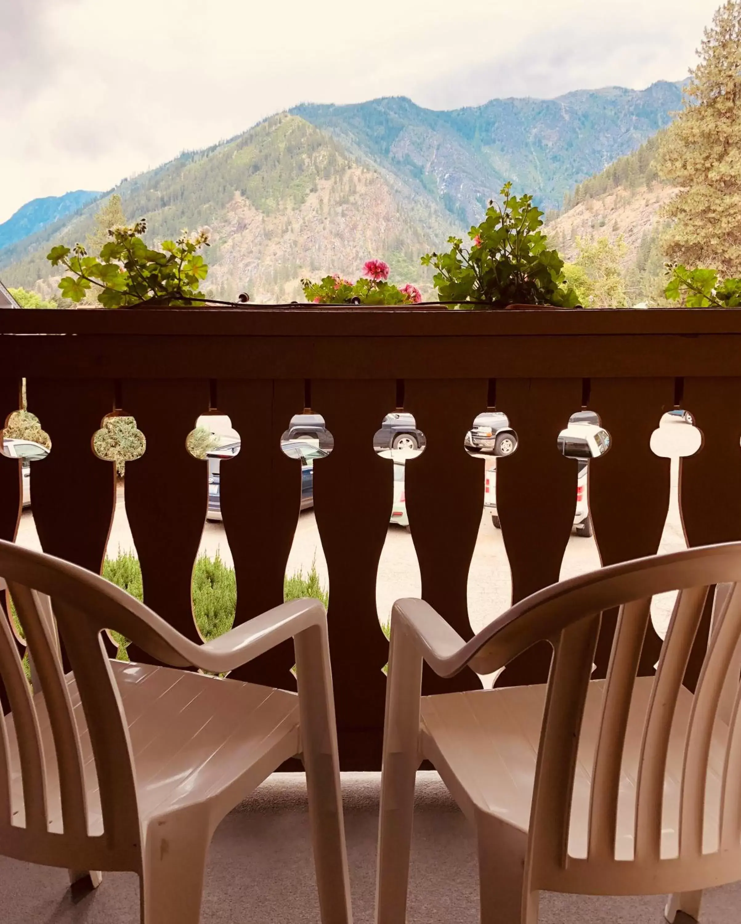 Mountain view, Balcony/Terrace in Enzian Inn