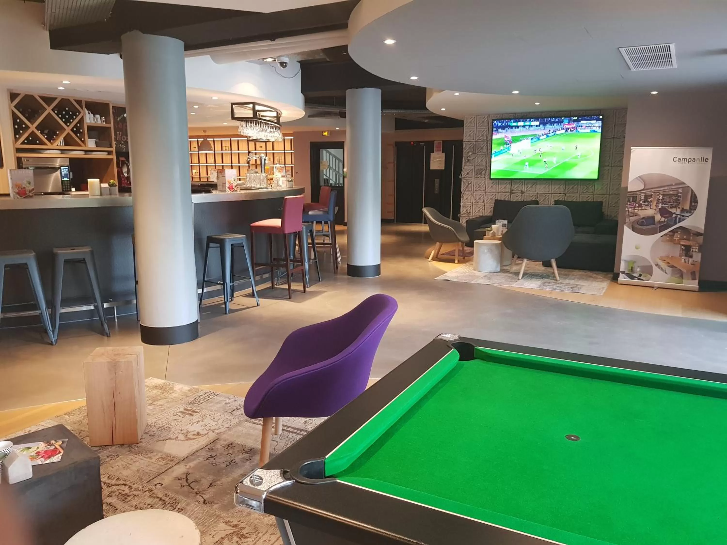 Communal lounge/ TV room in Campanile Marne-La-Vallée - Torcy