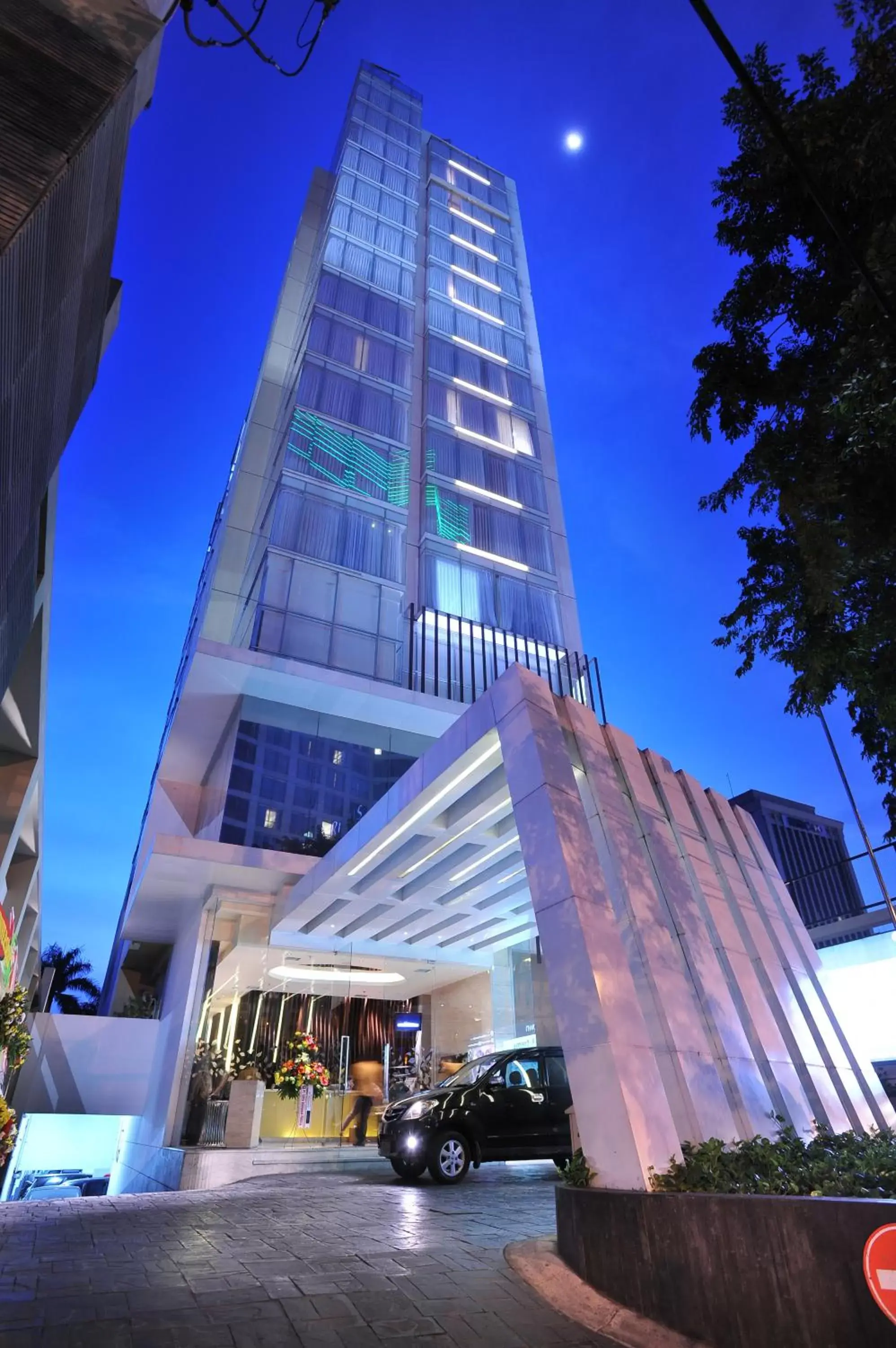 Facade/entrance in Midtown Hotel Surabaya Facade/entrance in Midtown Hotel Surabaya
