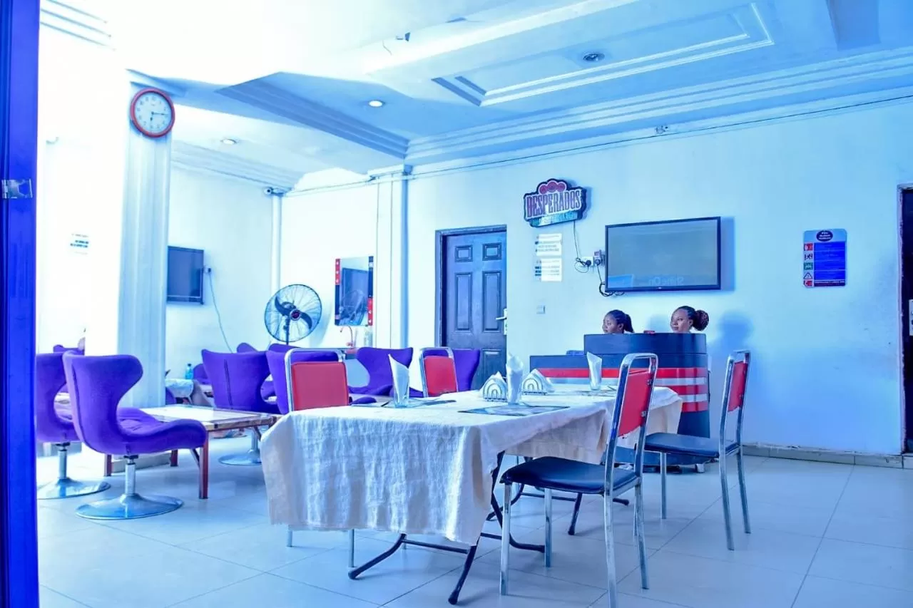 Restaurant/places to eat in World Class Hotel & Apartments