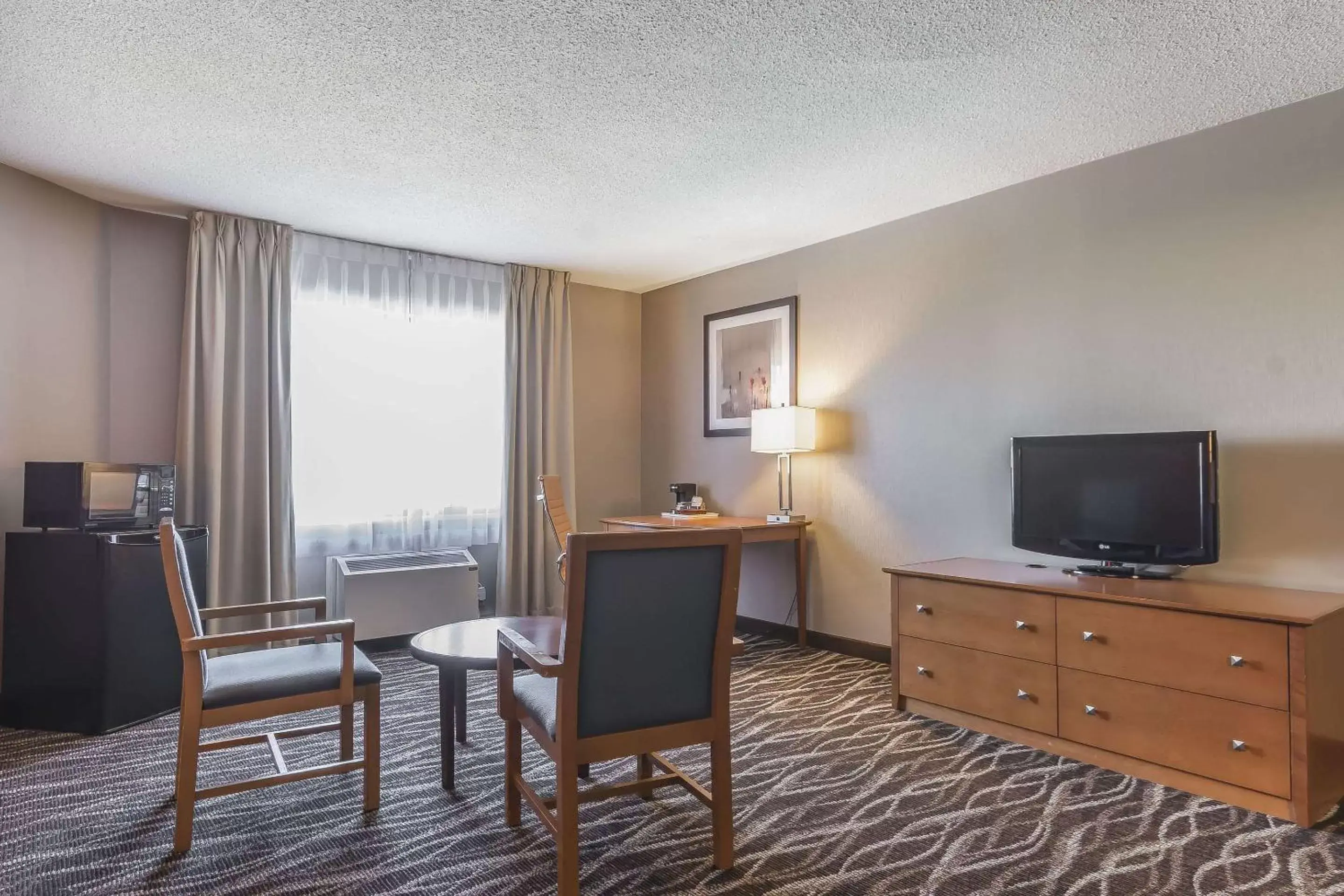 Photo of the whole room, TV/Entertainment Center in Comfort Inn Oshawa