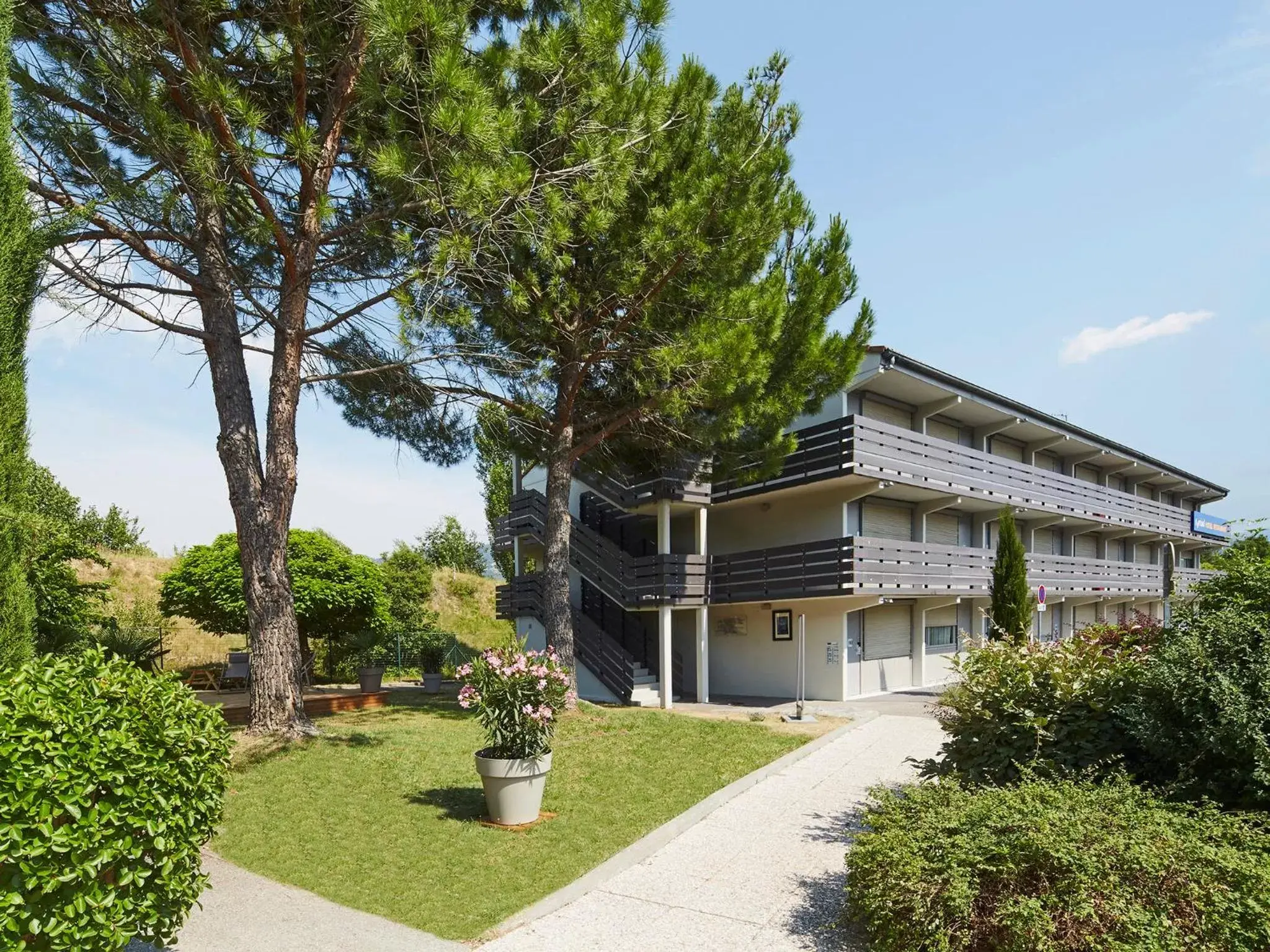 Property Building in Kyriad Digne-Les-Bains