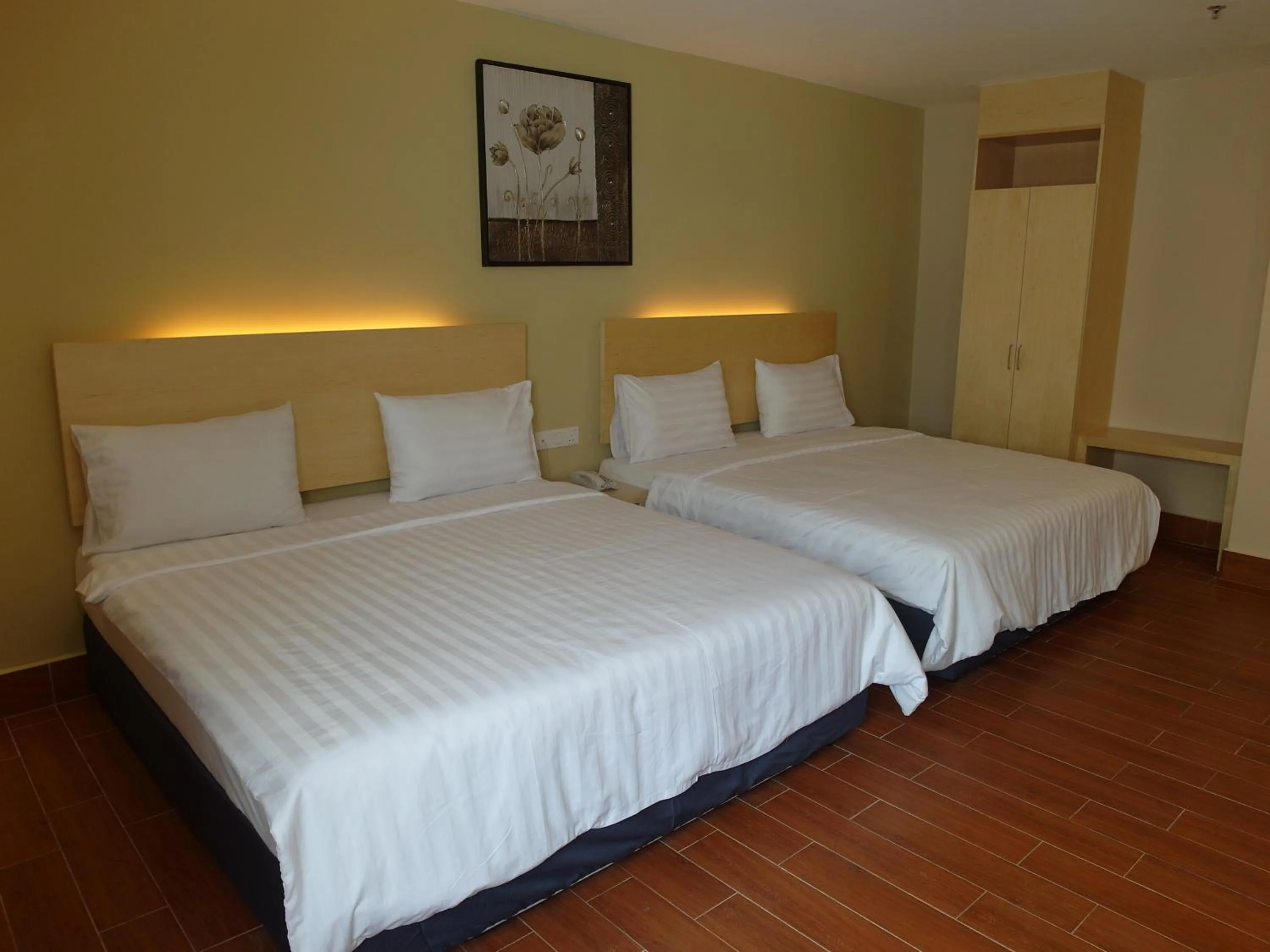 Photo of the whole room, Bed in Metro Hotel @ KL Sentral