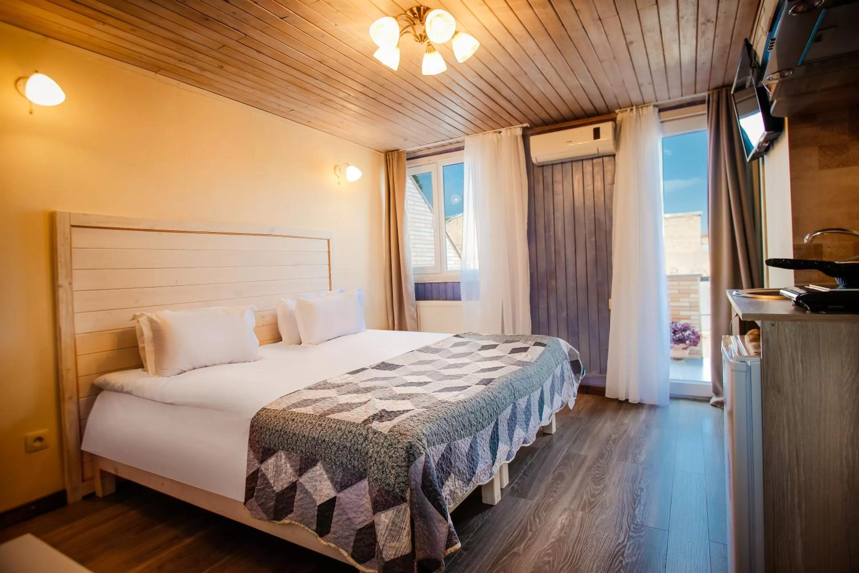 Photo of the whole room, Bed in Freedom Square Apart Hotel