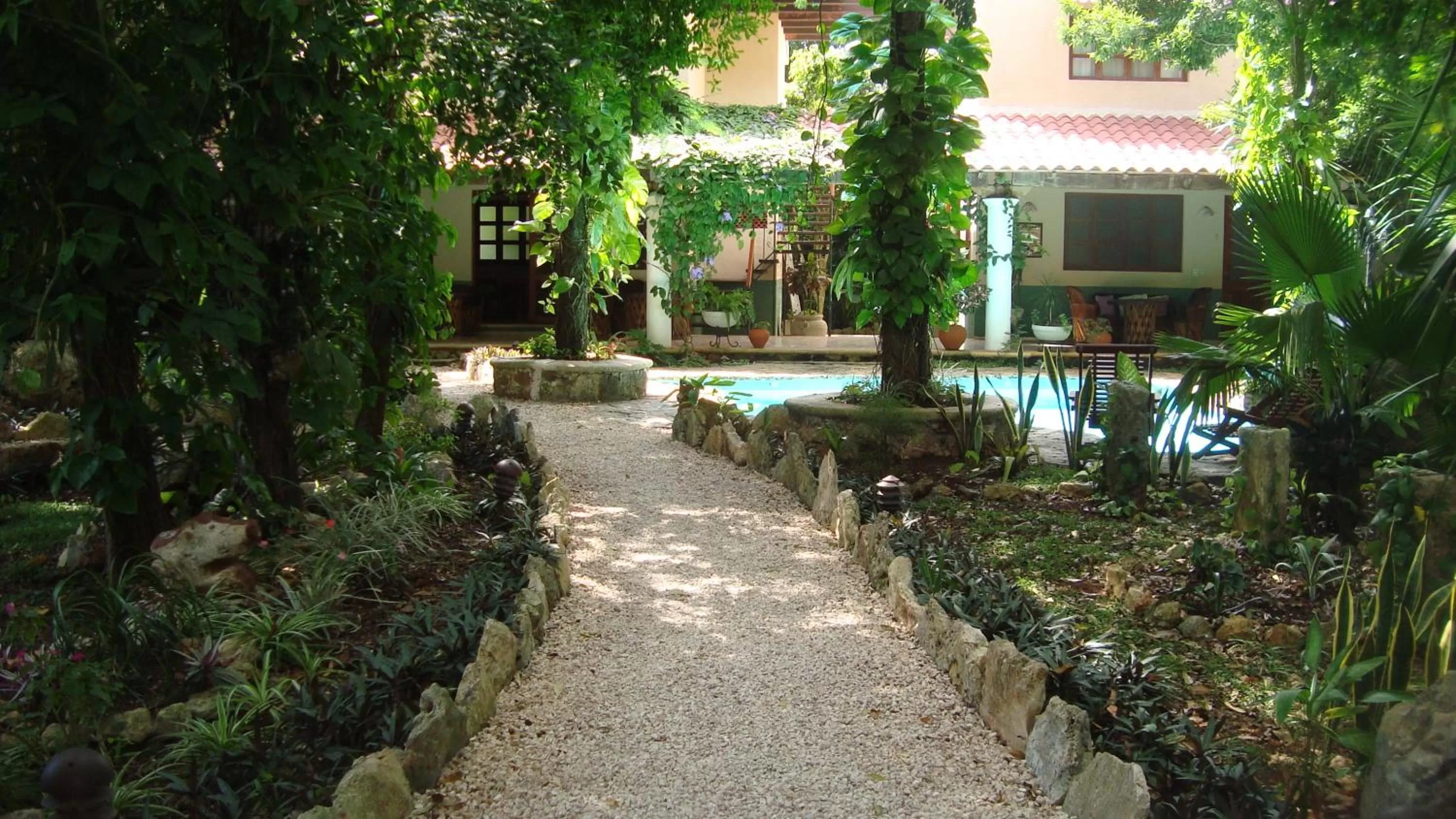 Garden in Casa Quetzal Hotel