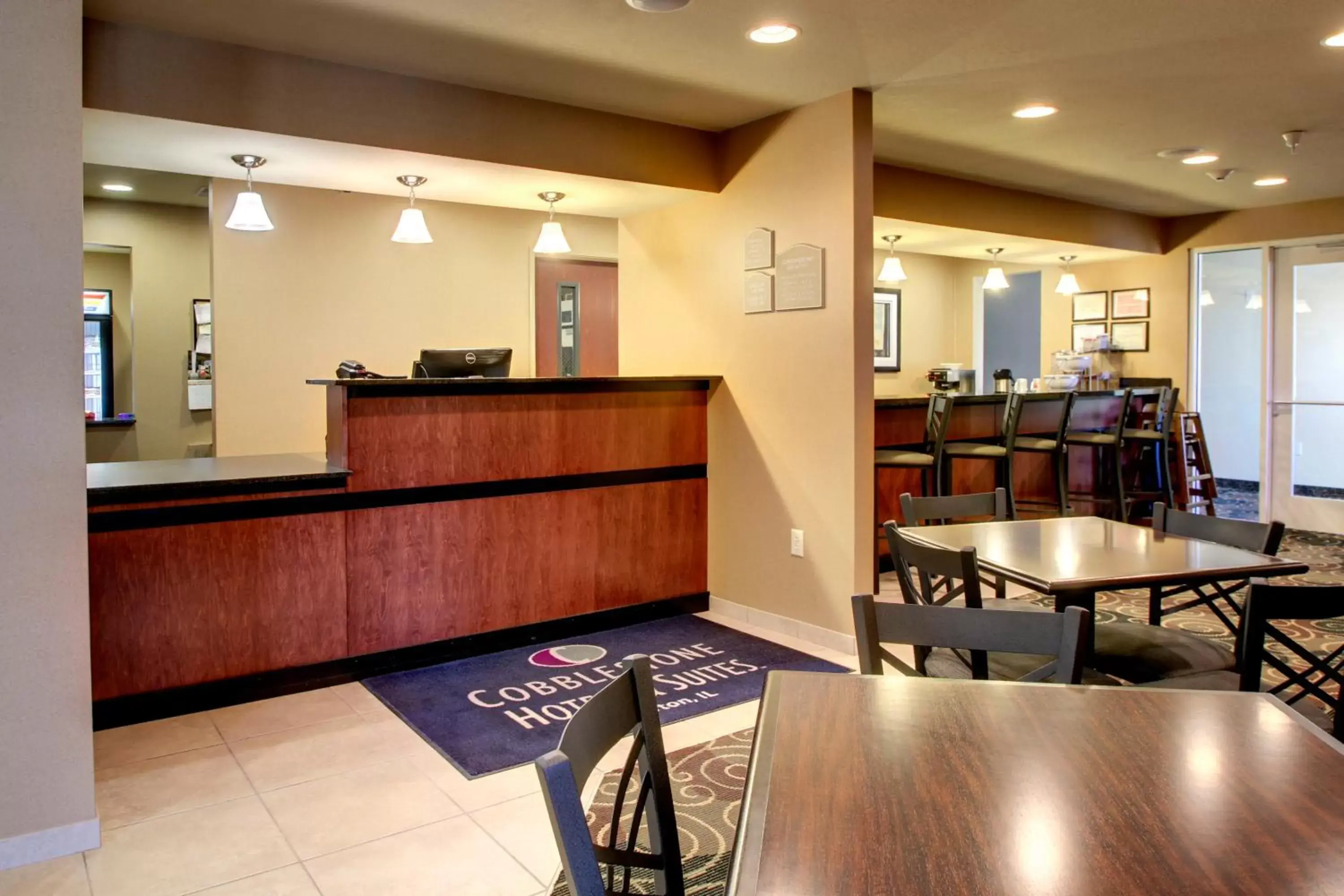 Lobby or reception in Cobblestone Hotel & Suites - Newton Lobby or reception in Cobblestone Hotel & Suites - Newton