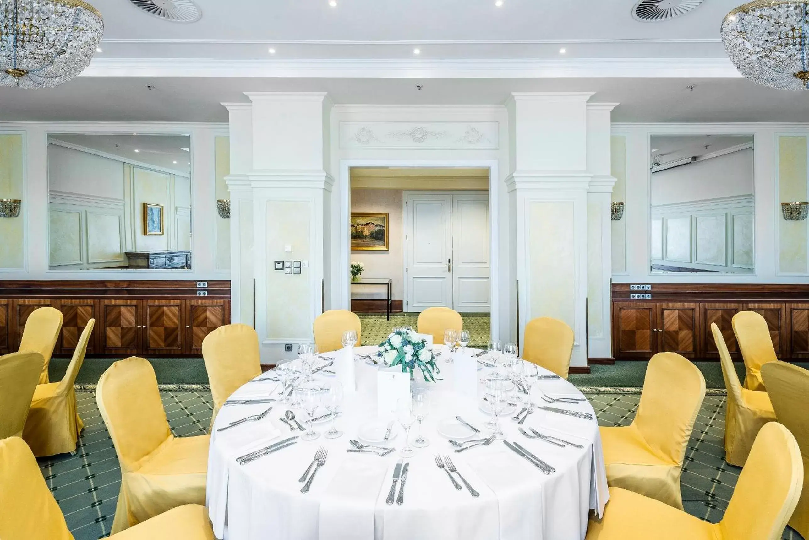 Meeting/conference room, Restaurant/Places to Eat in Hotel Polonia Palace