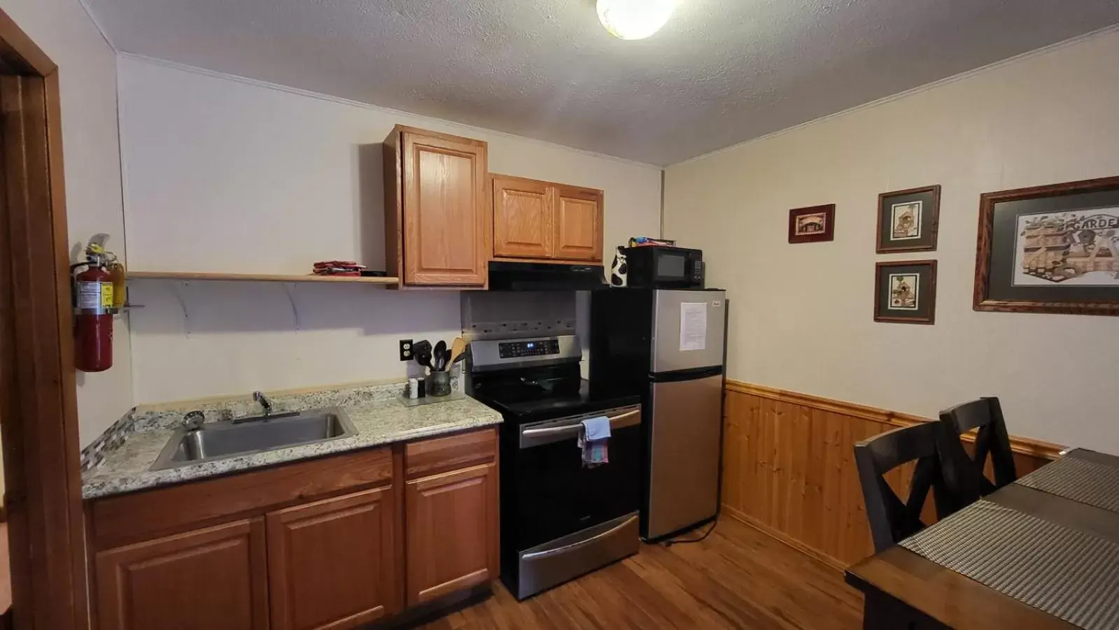 Kitchen or kitchenette, Kitchen/Kitchenette in Hunter's Friend Resort Near Table Rock Lake